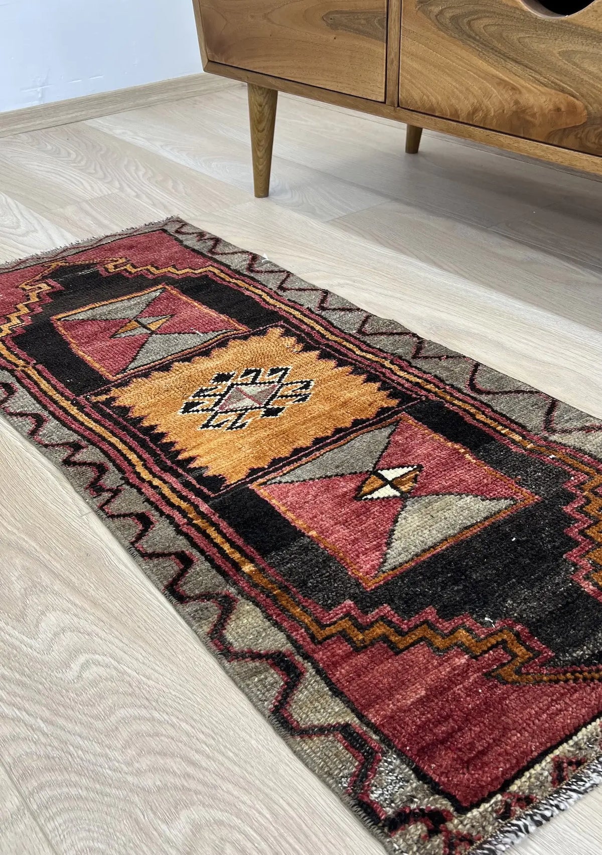 Trisha - Vintage Mini Pink Area Rug - kudenrugs
