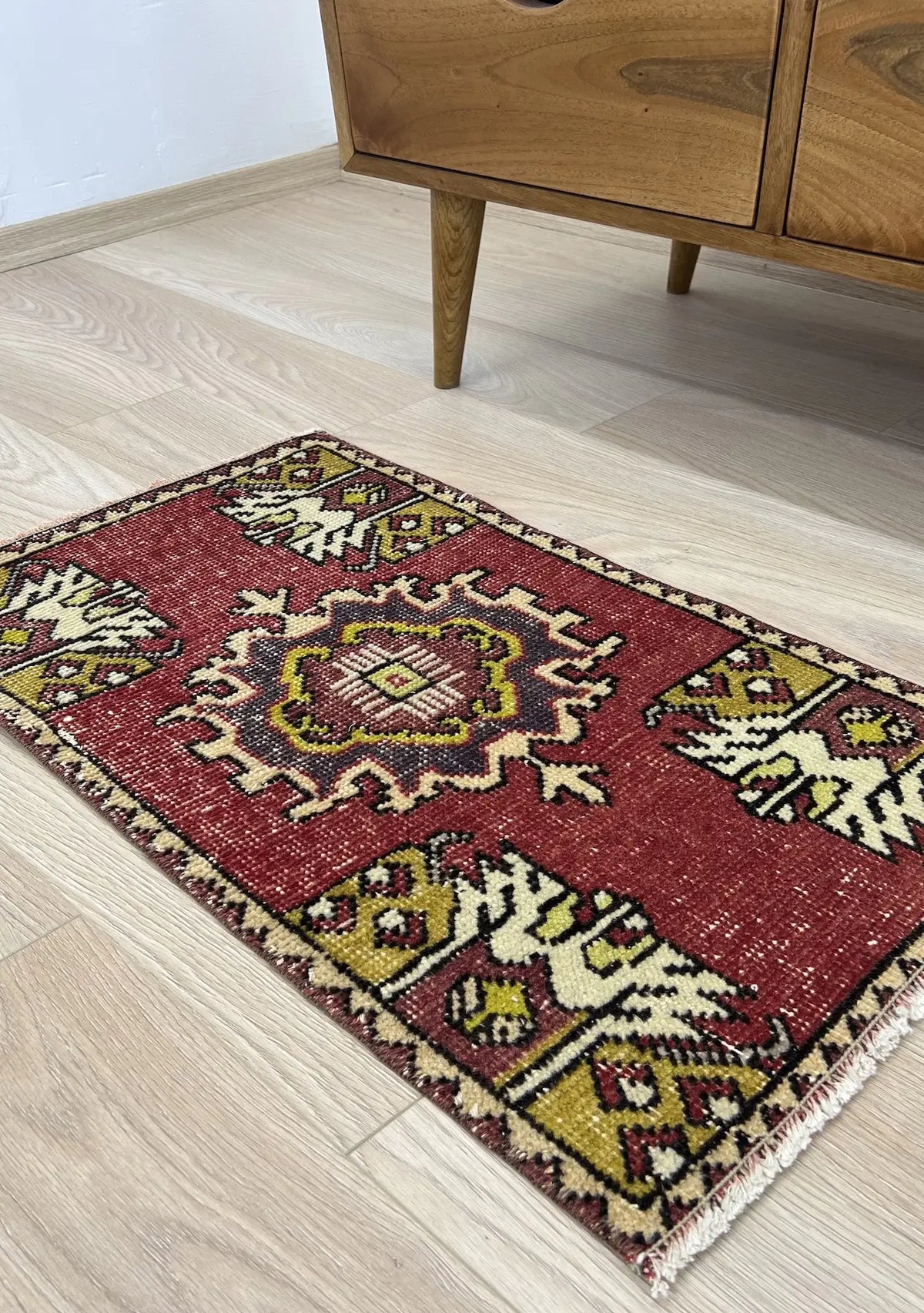Udele - Vintage Mini Red Area Rug - kudenrugs