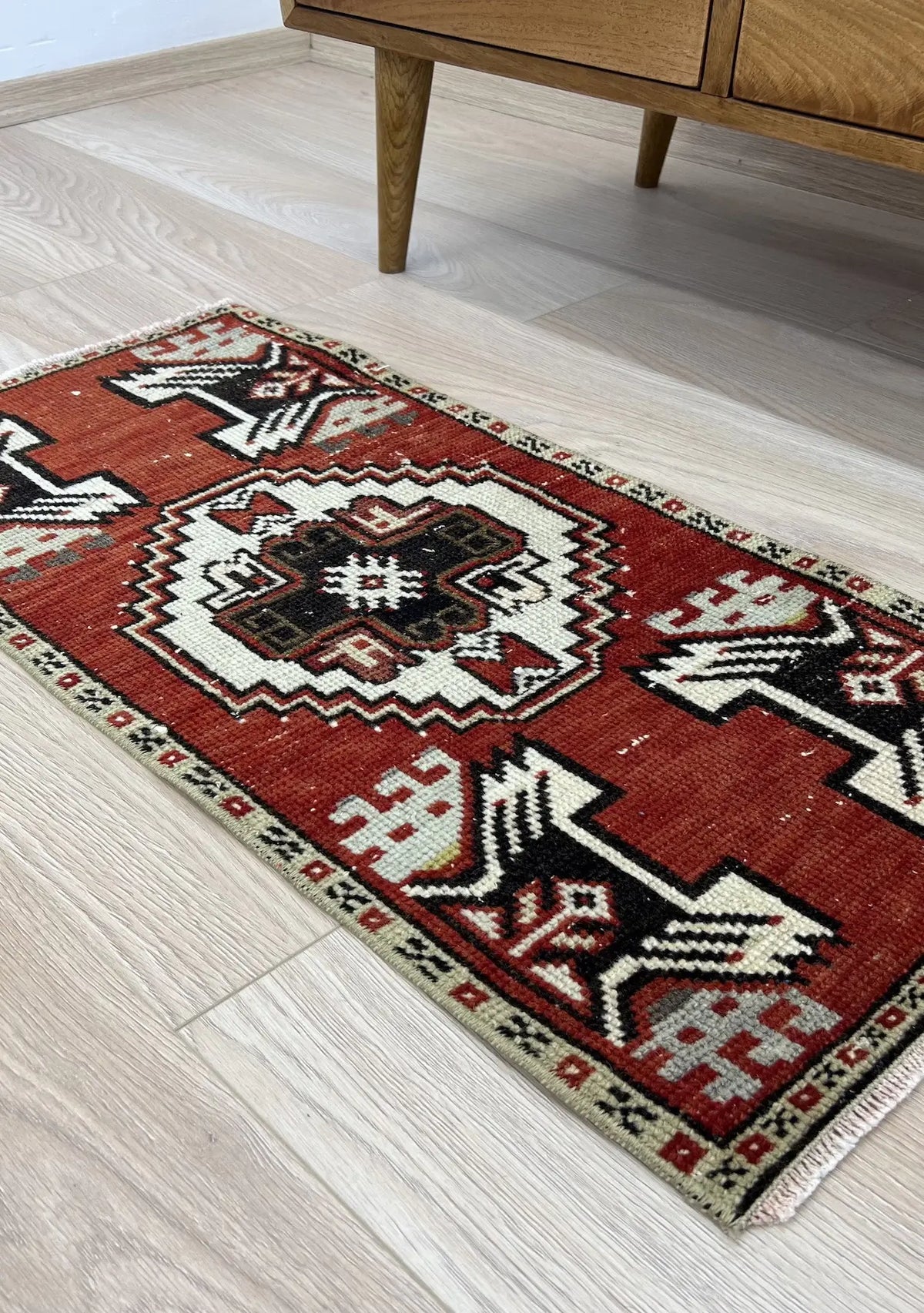Wafa - Vintage Mini Red Area Rug - kudenrugs