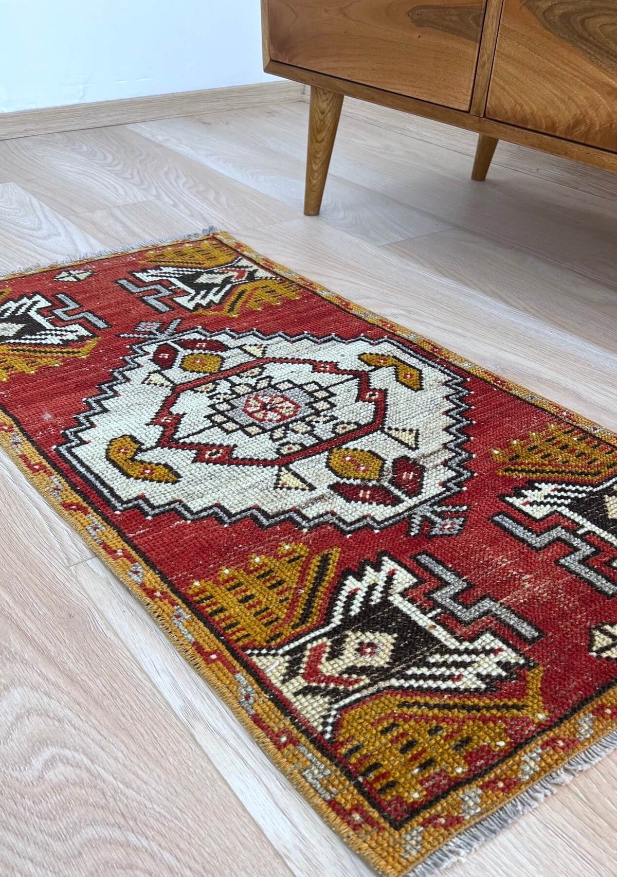 Zelma - Vintage Mini Red Area Rug - kudenrugs
