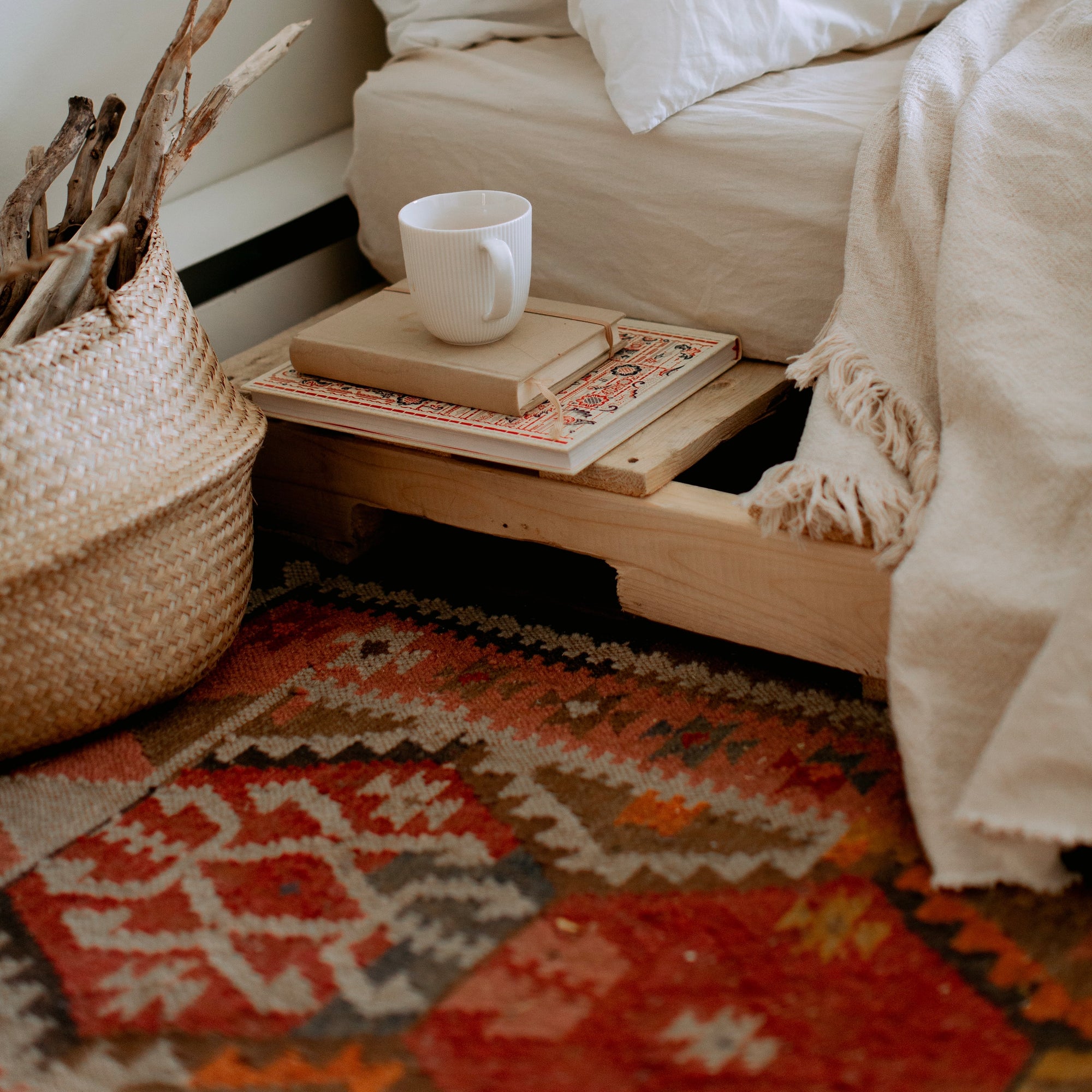5 Tips for Decorating Using Geometric Rugs