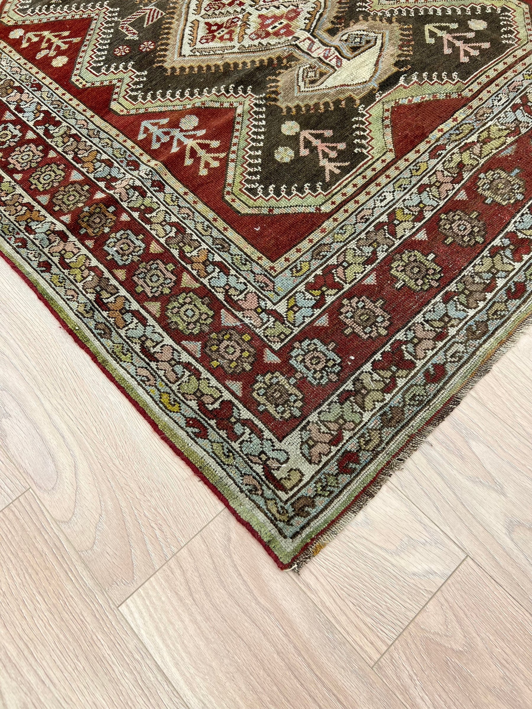 Akako - Vintage Persian Rug