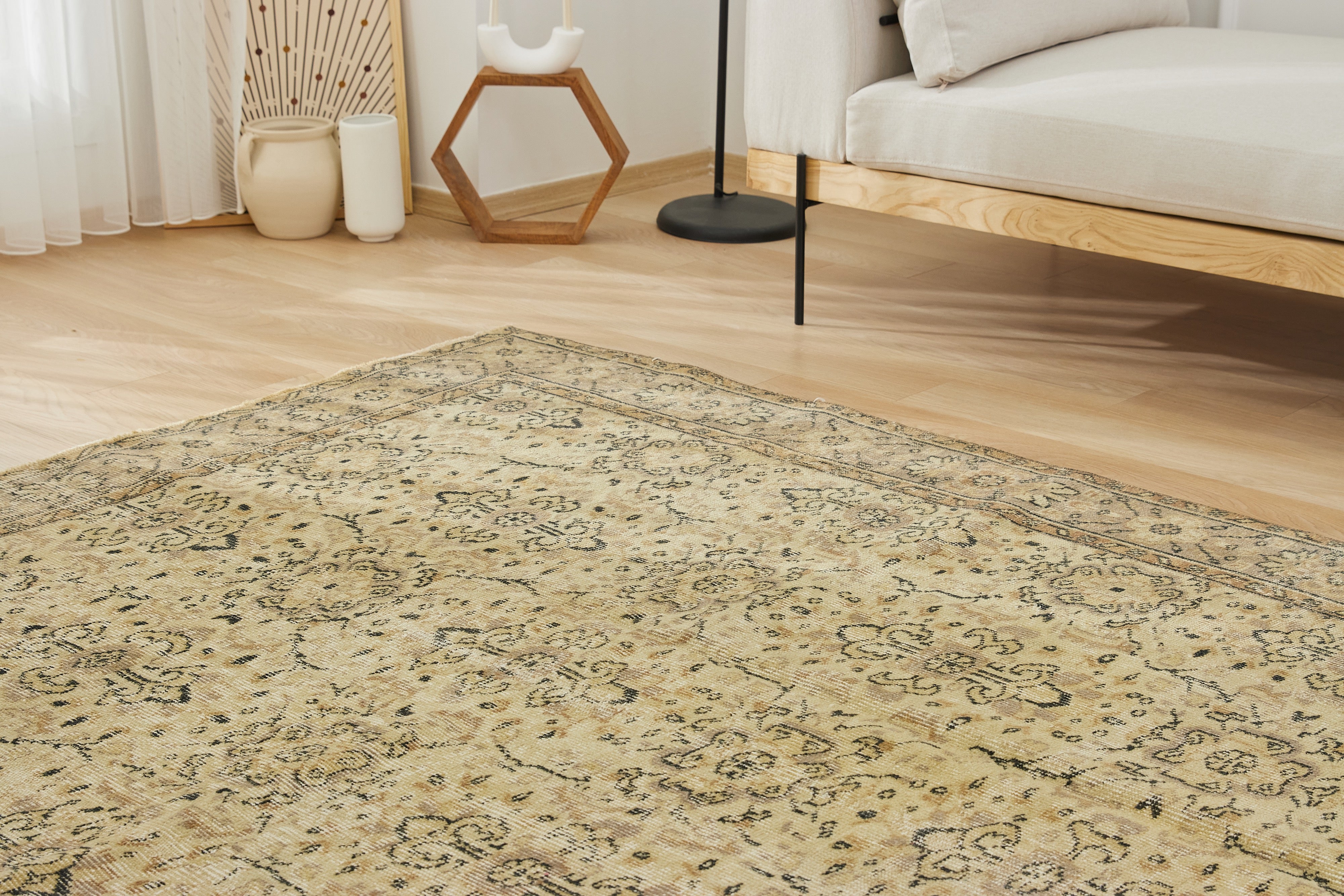 Aarna | Time-Honored Turkish Rug | Artisanal Carpet Mastery | Kuden Rugs