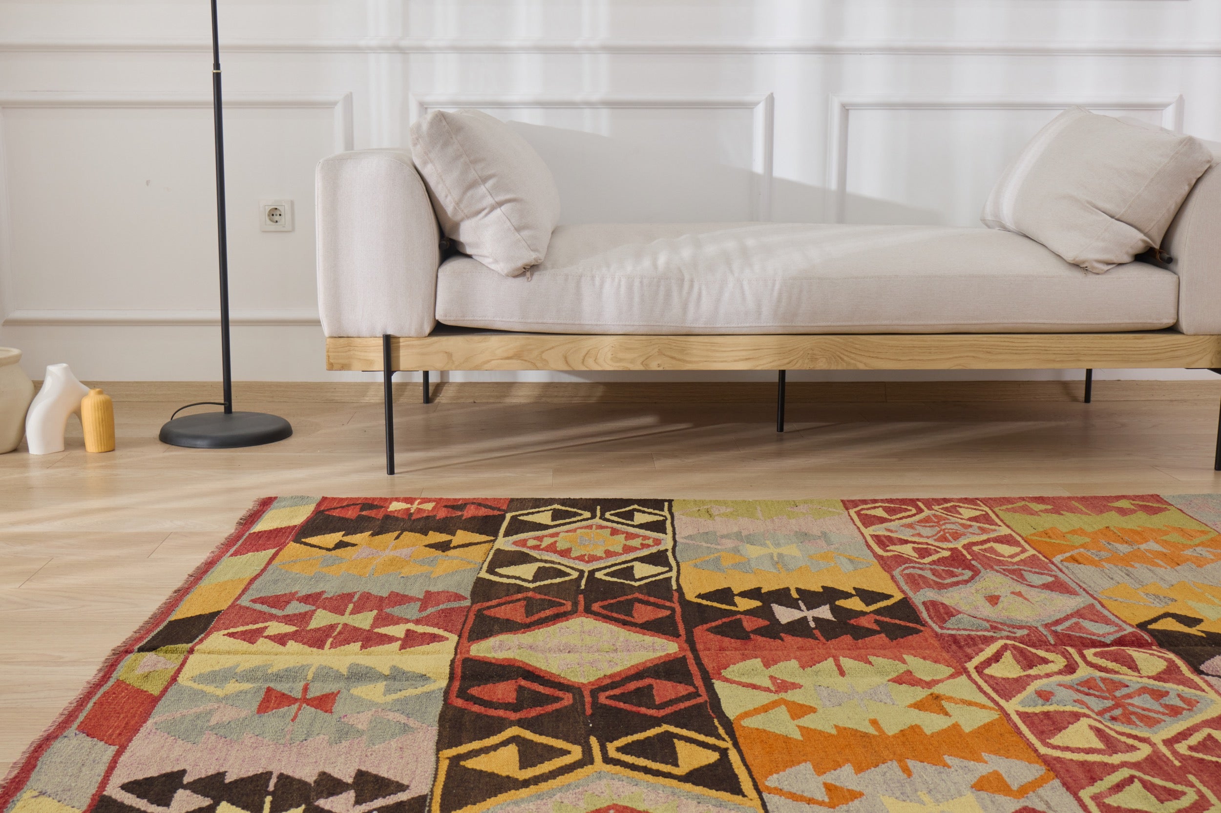 Discover the geometric charm of the Afton vintage rug. | Kuden Rugs