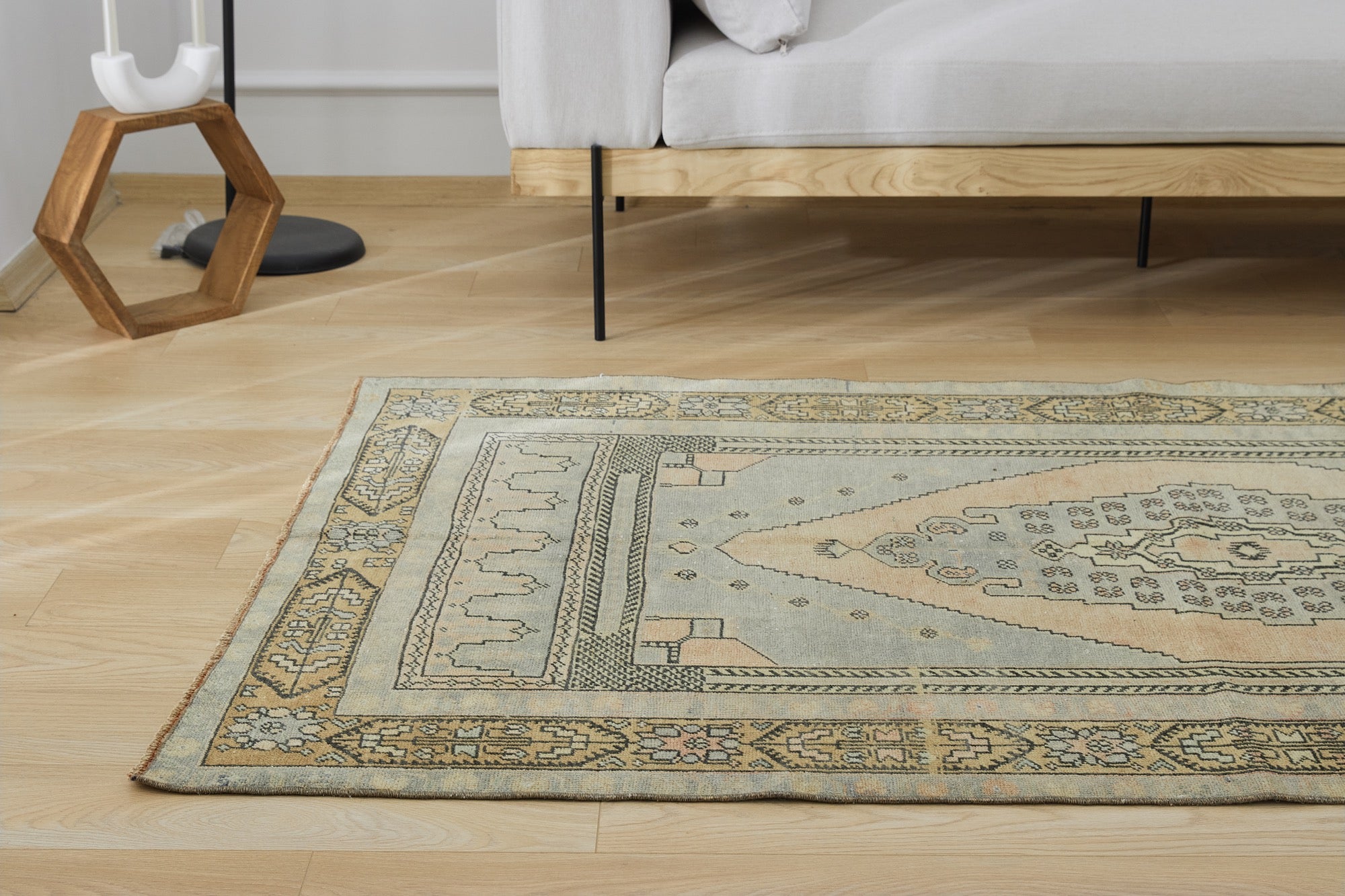 Alaiya | Modern Vintage Fusion | Artisanal Medallion Carpet | Kuden Rugs