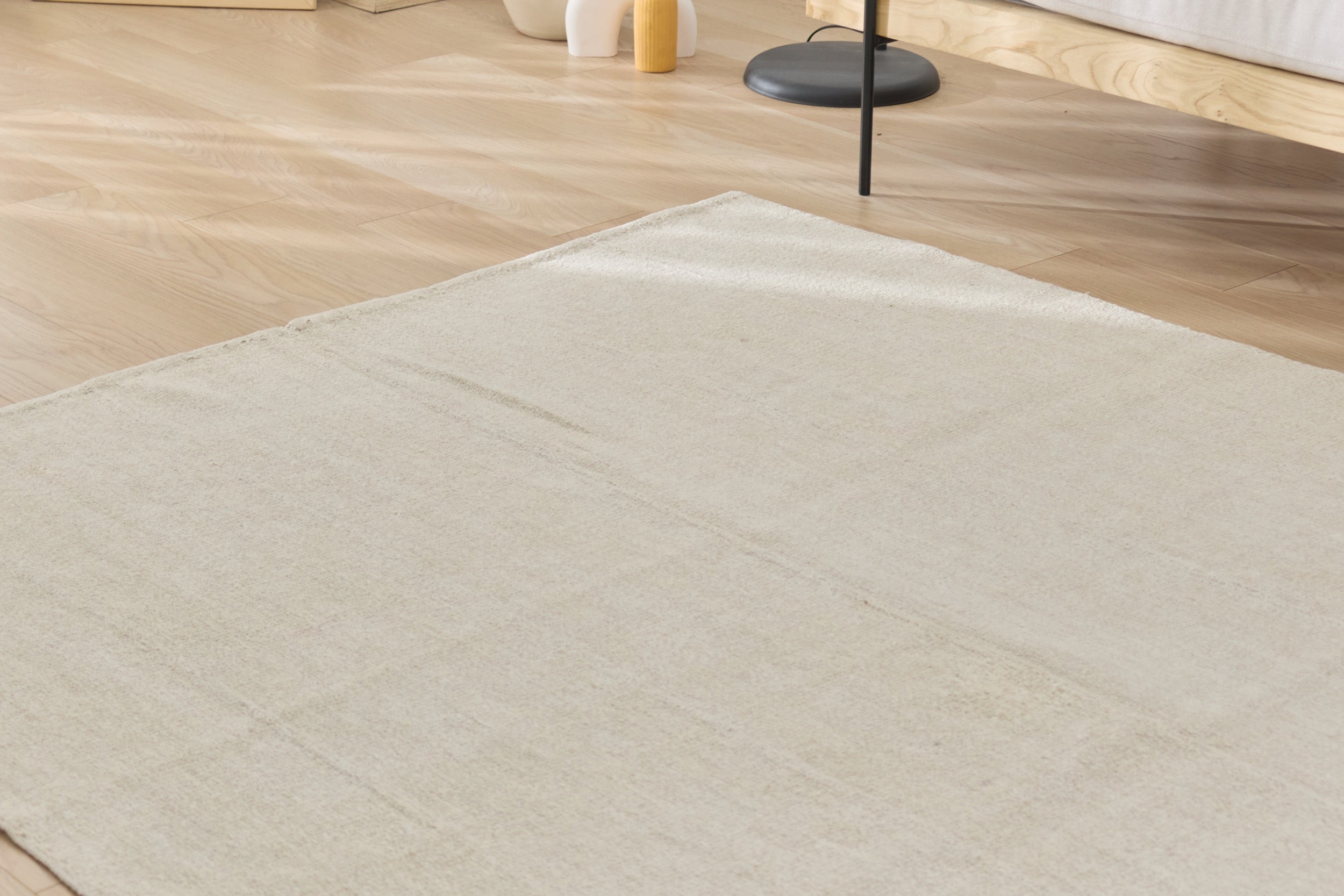 Ambarlei: A Captivating Turkish Hemp Rug with a Crisp, Clean Palette | Kuden Rugs