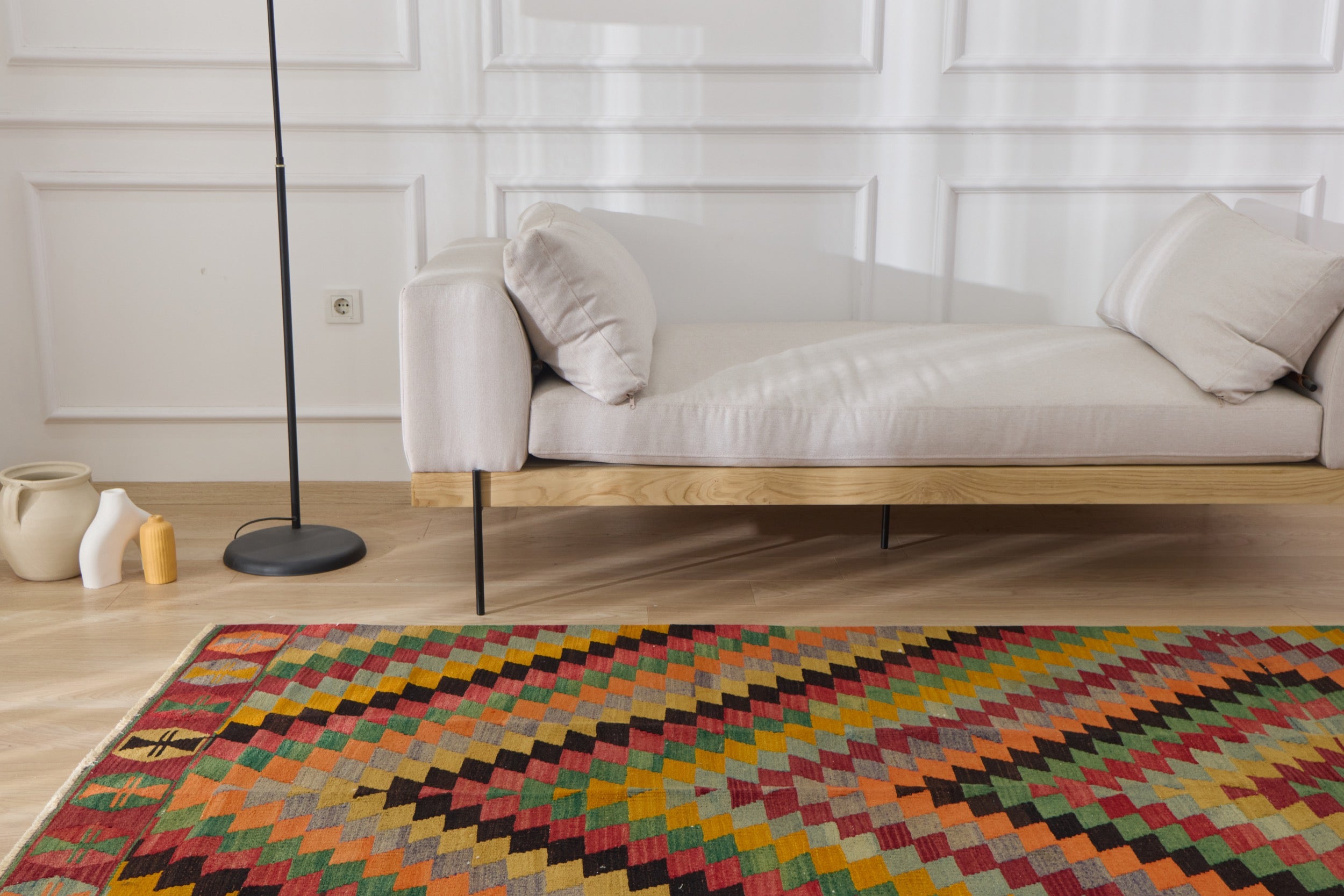 Discover the geometric charm of the Amiya vintage rug. | Kuden Rugs