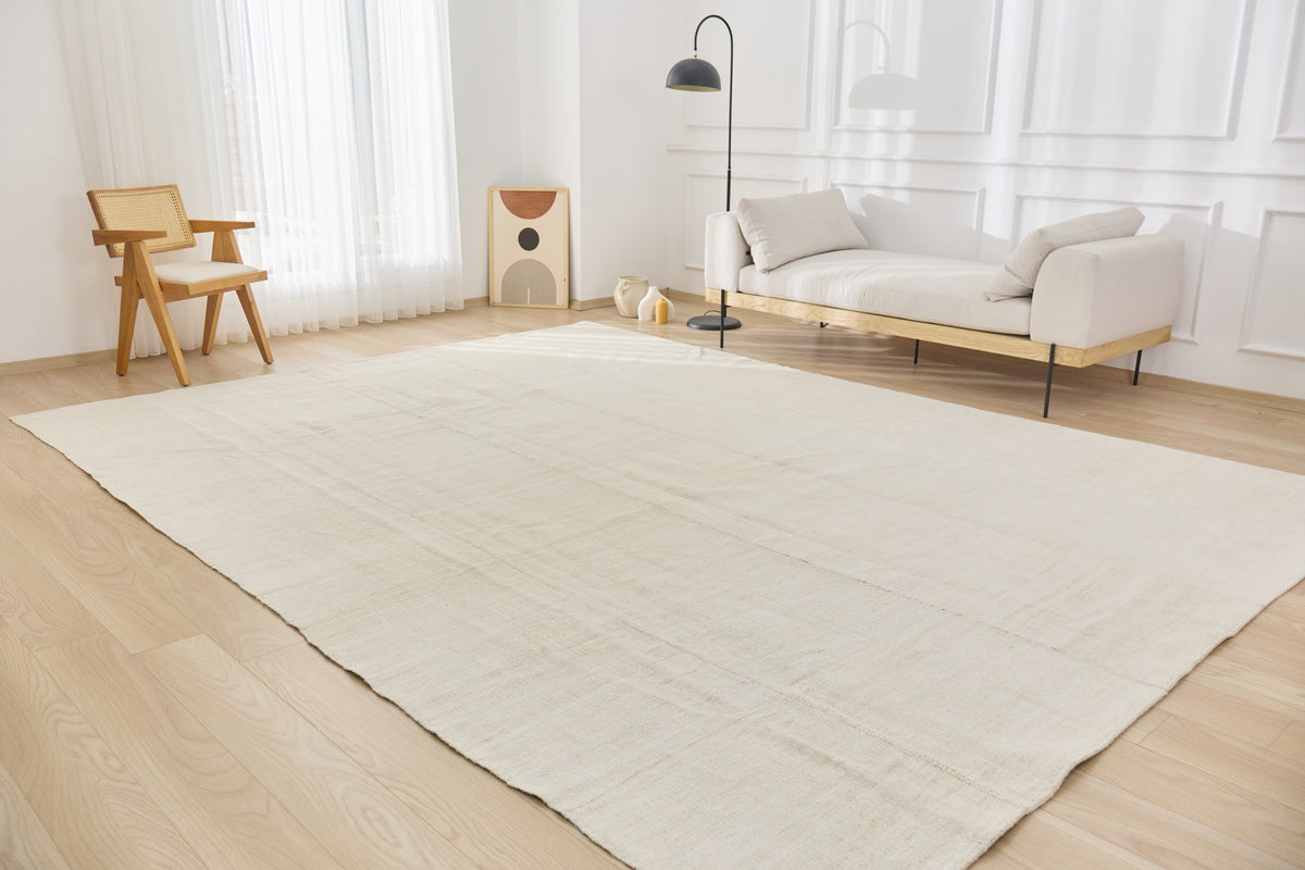 Discover the Serene Simplicity of Andromeda, a Spacious 1970s Turkish Carpet | Kuden Rugs