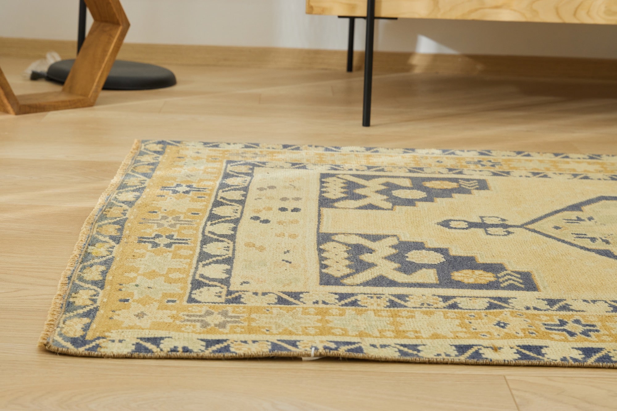 Caydence | Modern Vintage Fusion | Artisanal Geometric Carpet | Kuden Rugs