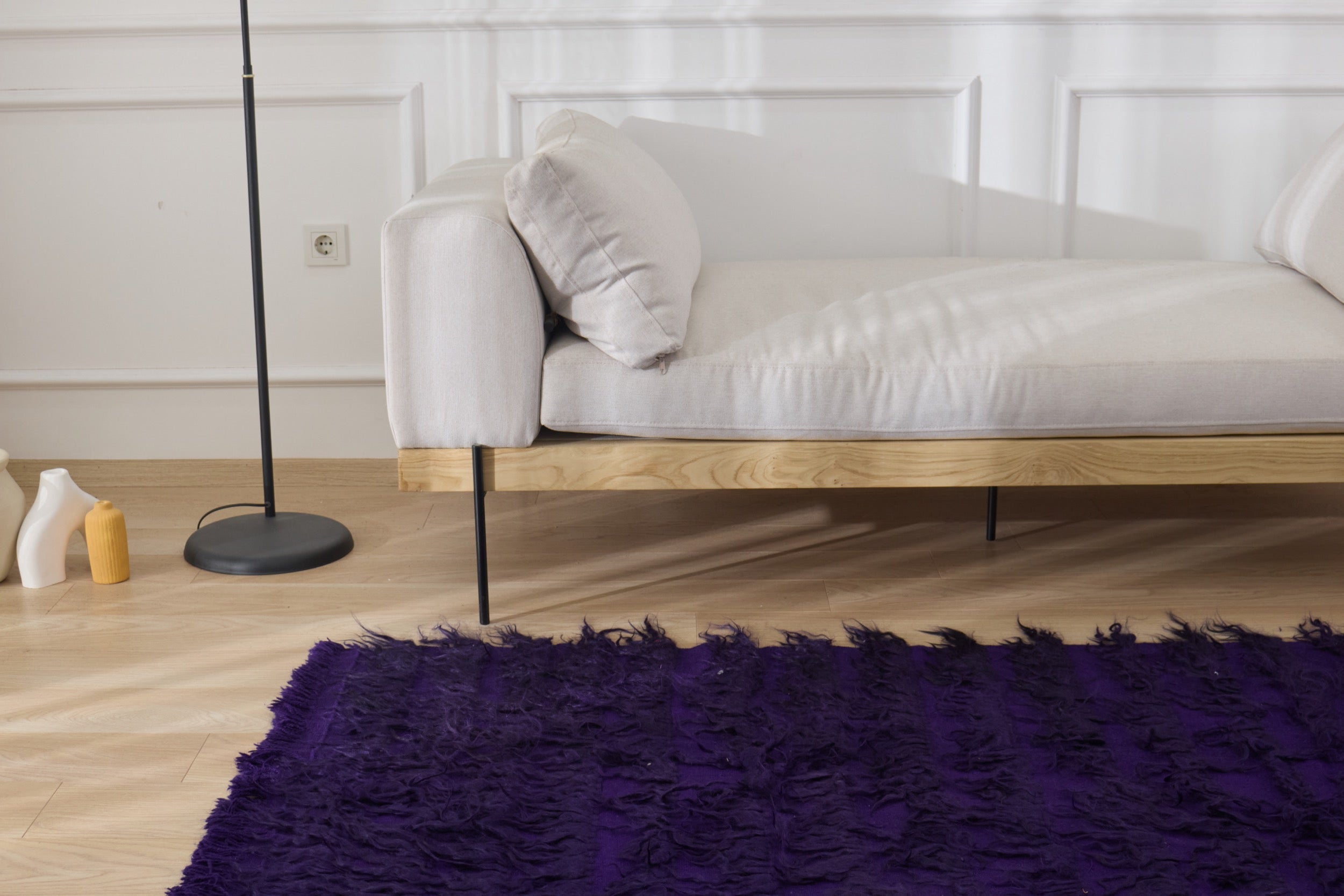 Discover the plain charm of the Chelsea vintage rug. | Kuden Rugs