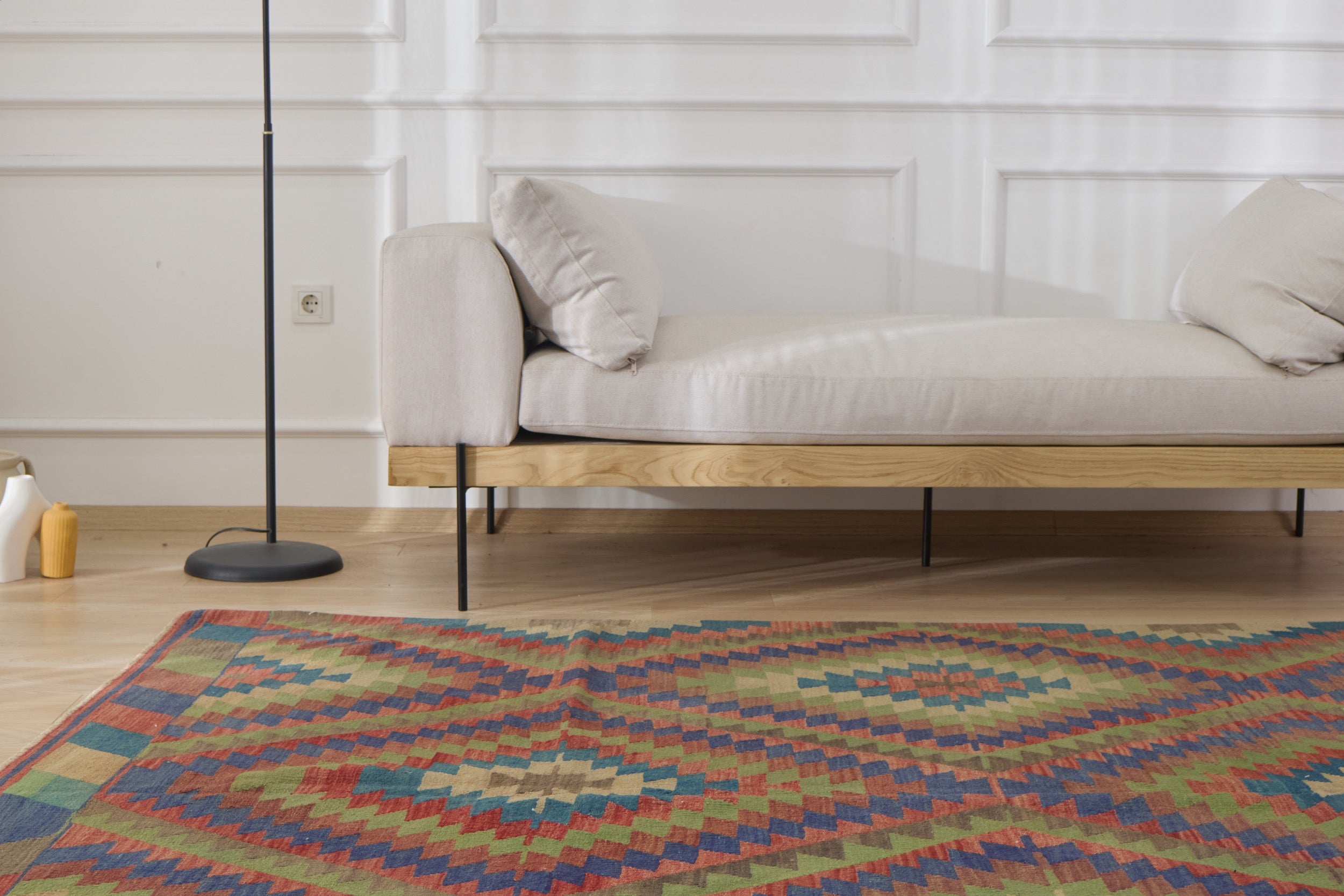 Discover the geometric charm of the Cindy vintage rug. | Kuden Rugs