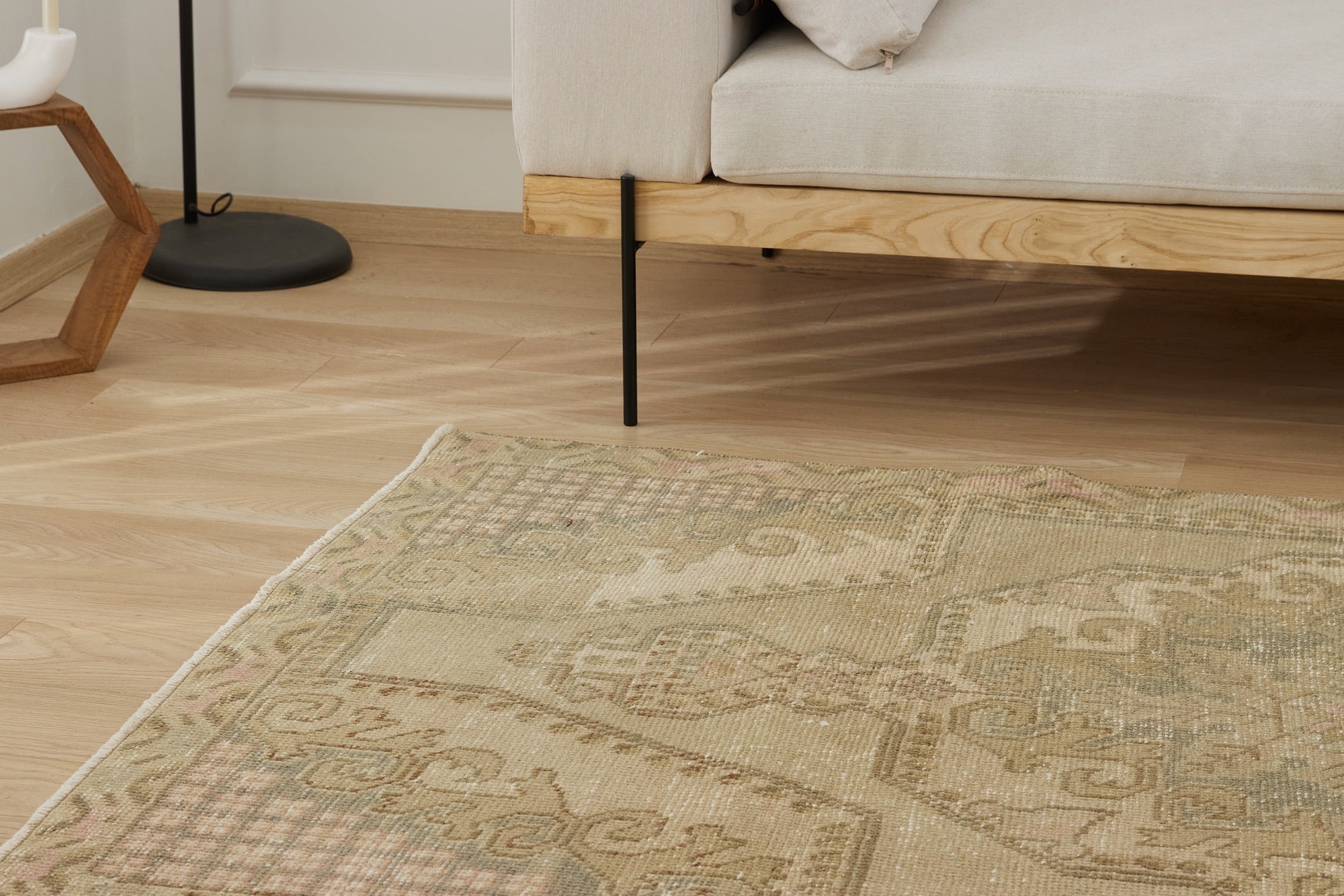 Courtney | Timeless Vintage Wool Area Rug | Kuden Rugs