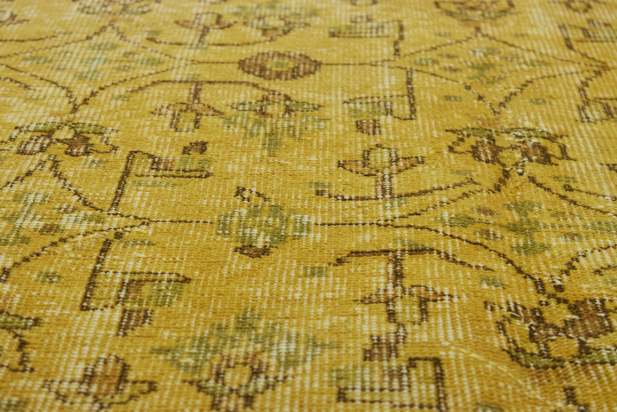 Dael | Luxurious Vintage Carpet Craftsmanship | Kuden Rugs