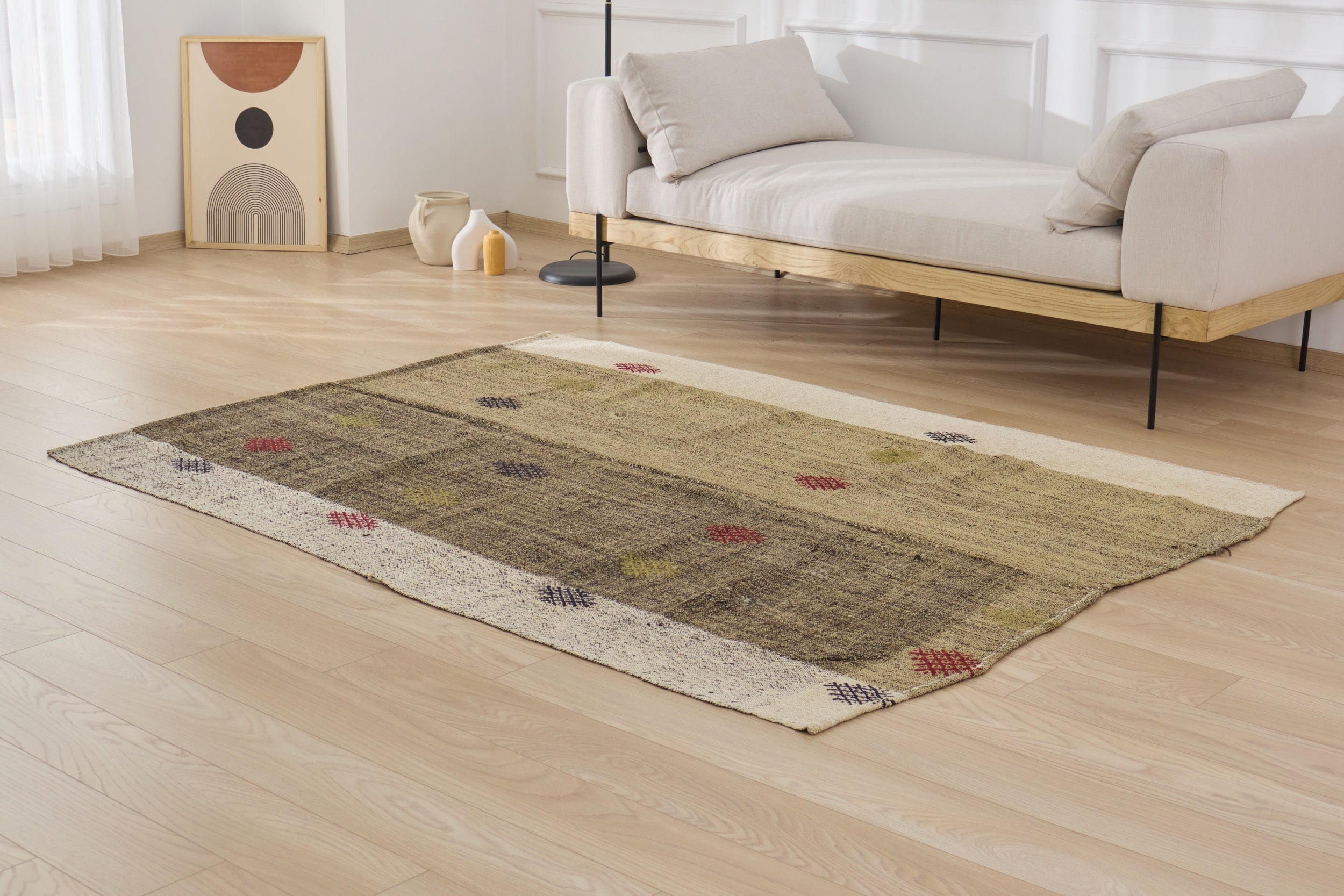 Embrace timeless design with the Daphne hand-knotted rug. | Kuden Rugs