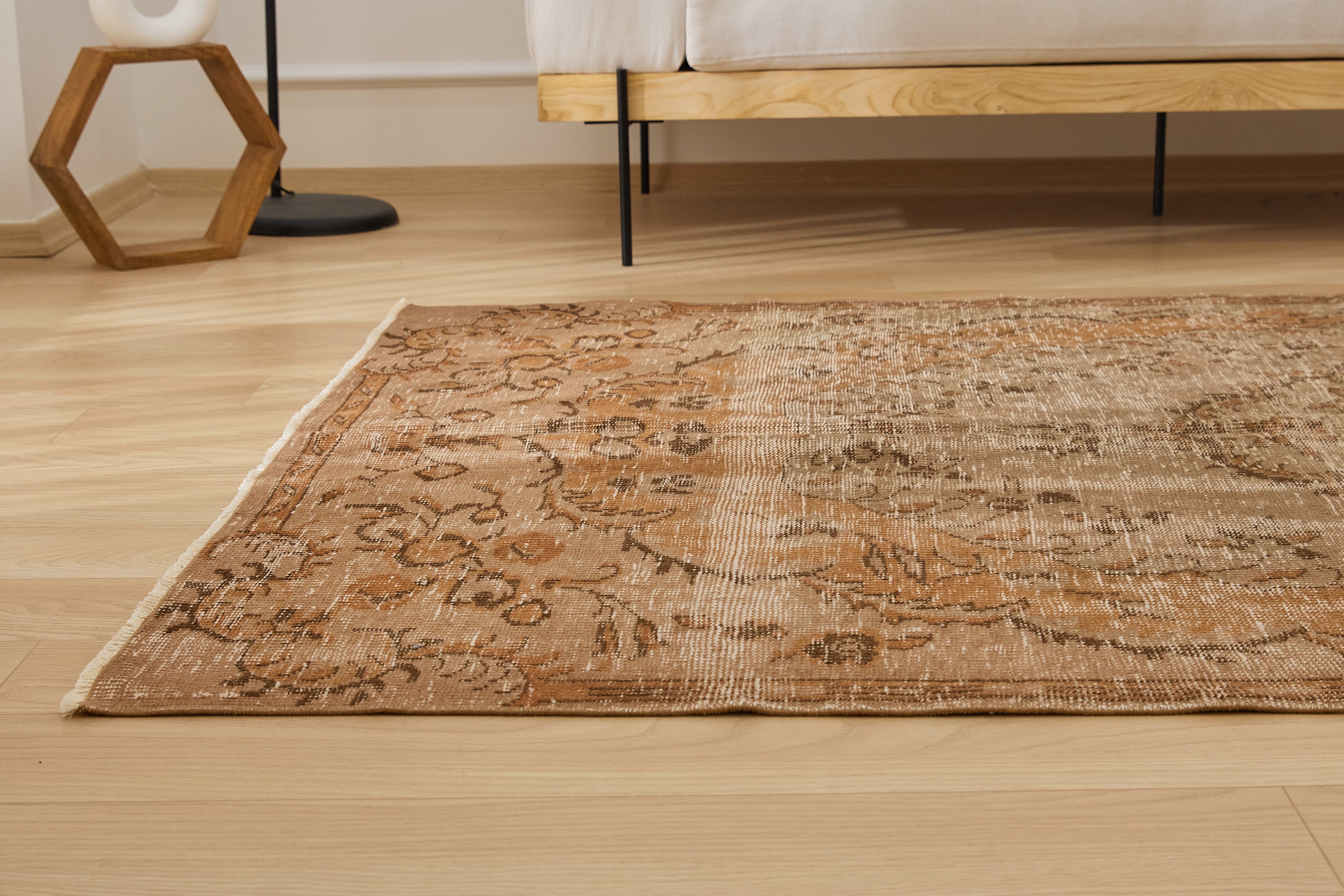 Emberly - Where Tradition Meets Modern Style | Kuden Rugs