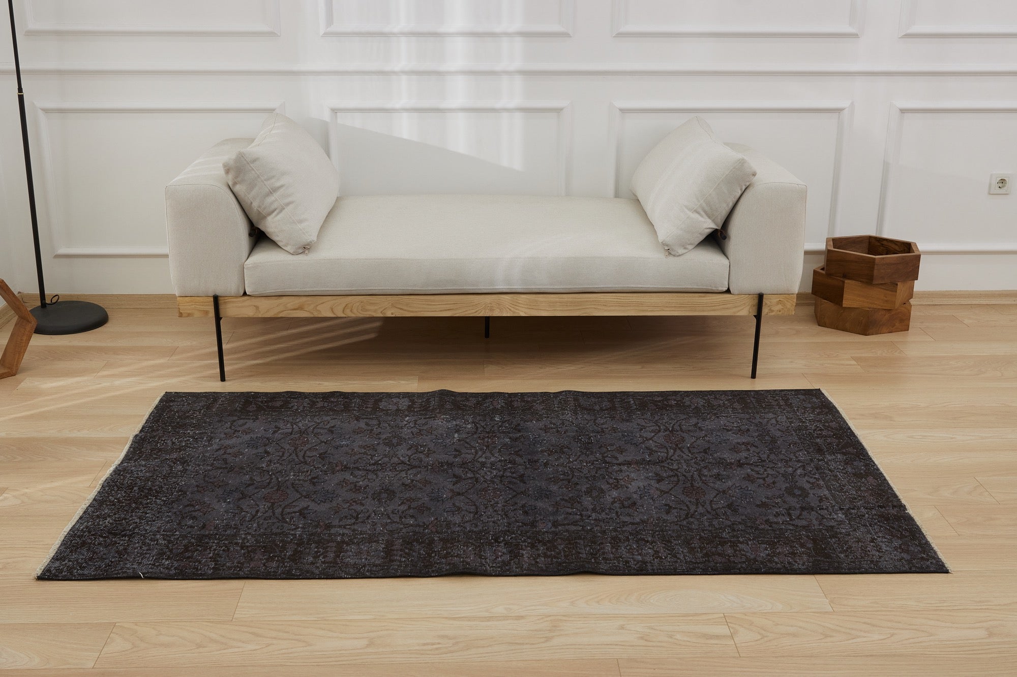 Eva | Timeless Low-Pile Area Rug in Sophisticated Black | Kuden Rugs