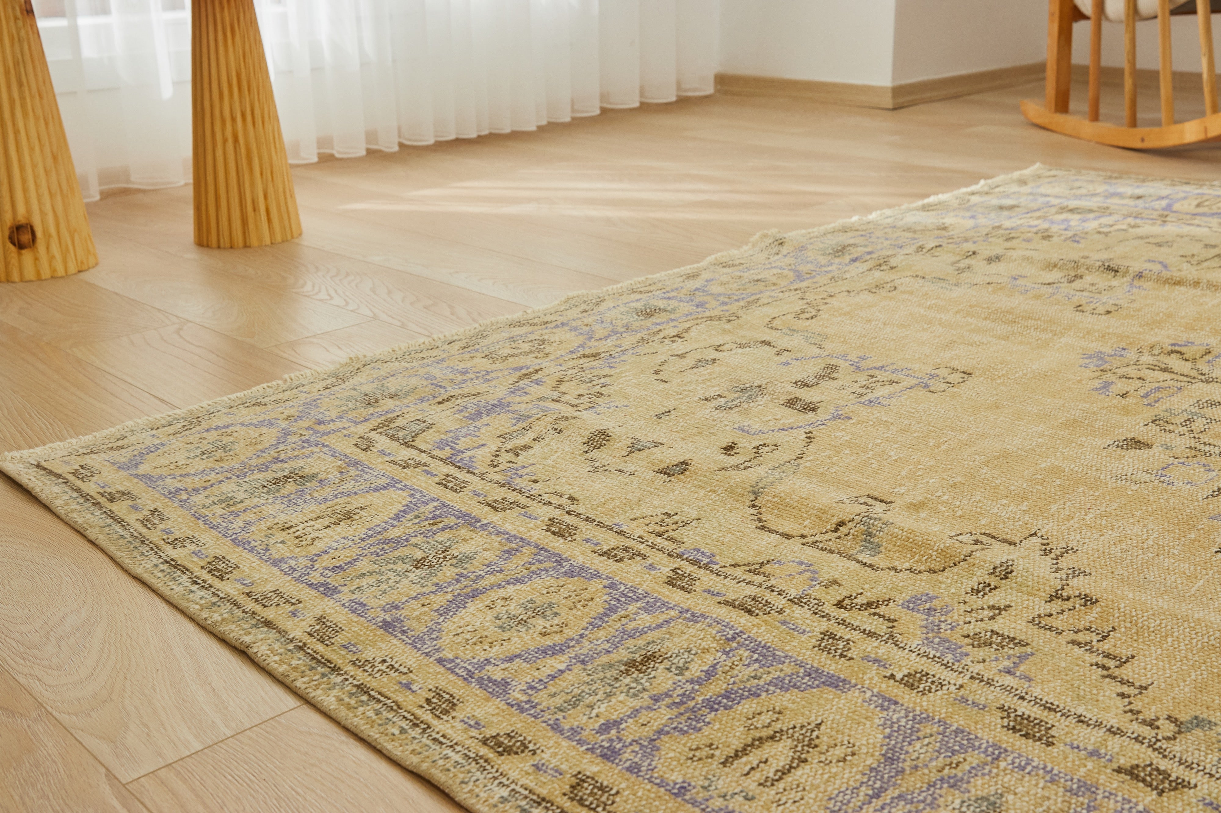1970's Vintage Sophistication - Gjurgena's Luxurious Carpet Weaving