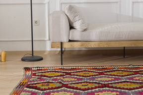 Discover the geometric charm of the Gloria vintage rug. | Kuden Rugs