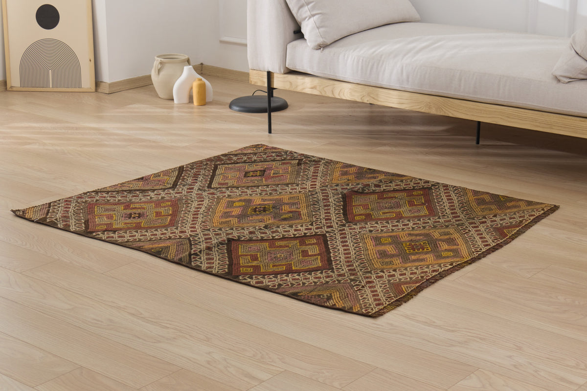 Embrace timeless design with the Jaden hand-knotted rug. | Kuden Rugs