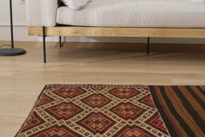 Discover the geometric charm of the Jaylah vintage rug. | Kuden Rugs