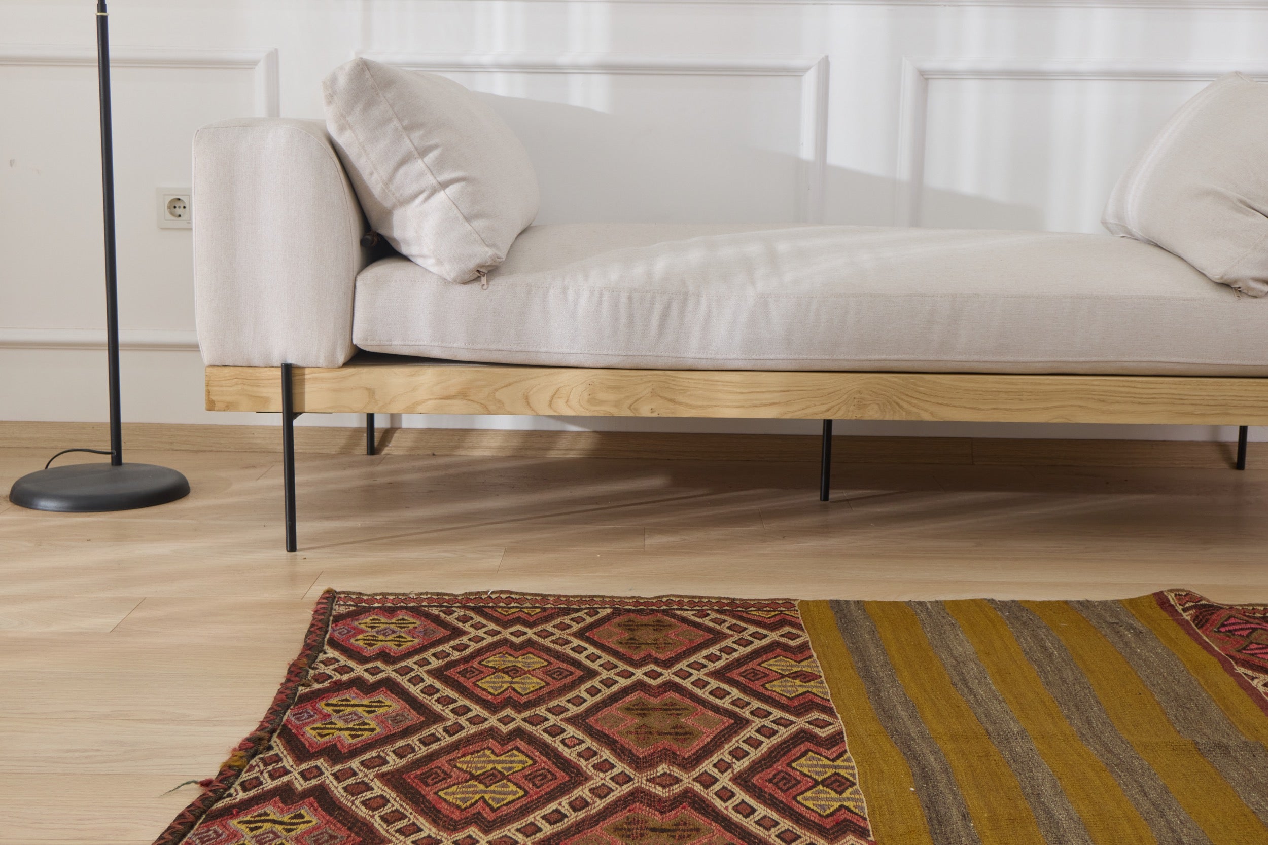 Discover the geometric charm of the Jaylah vintage rug. | Kuden Rugs