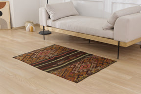 Embrace timeless design with the Meredith hand-knotted rug. | Kuden Rugs