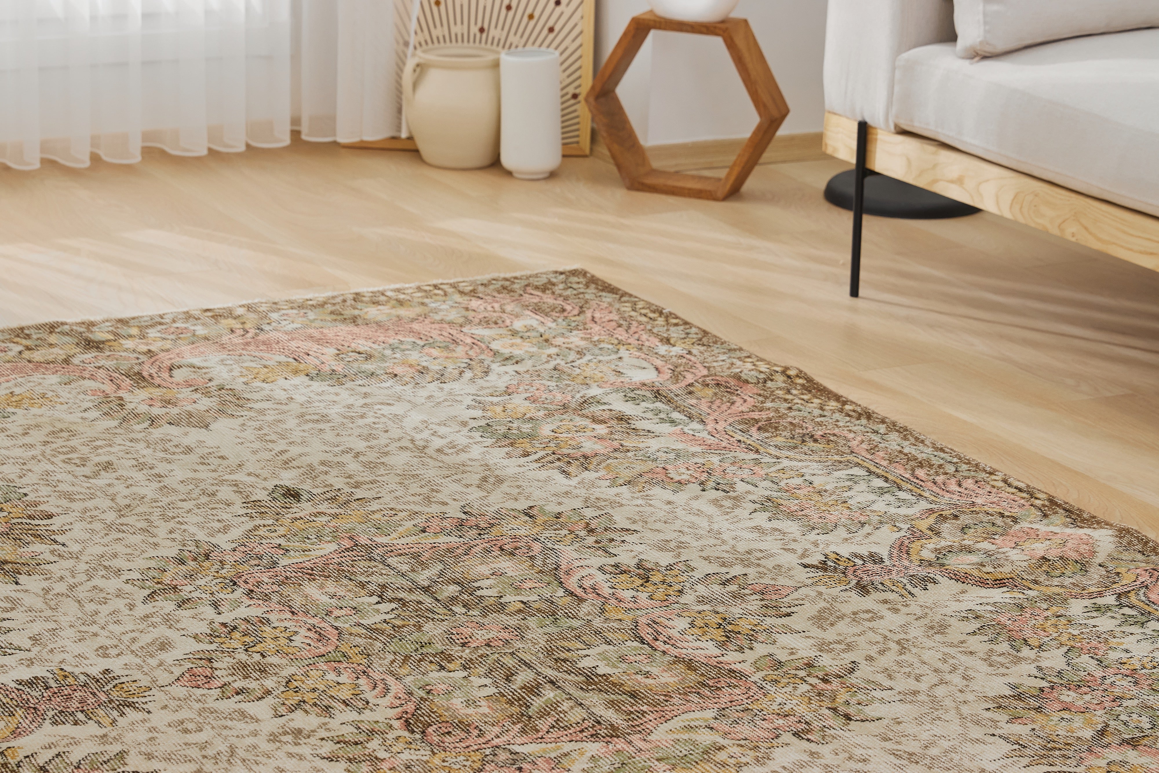 Metztli | Time-Honored Turkish Rug | Artisanal Carpet Beauty | Kuden Rugs
