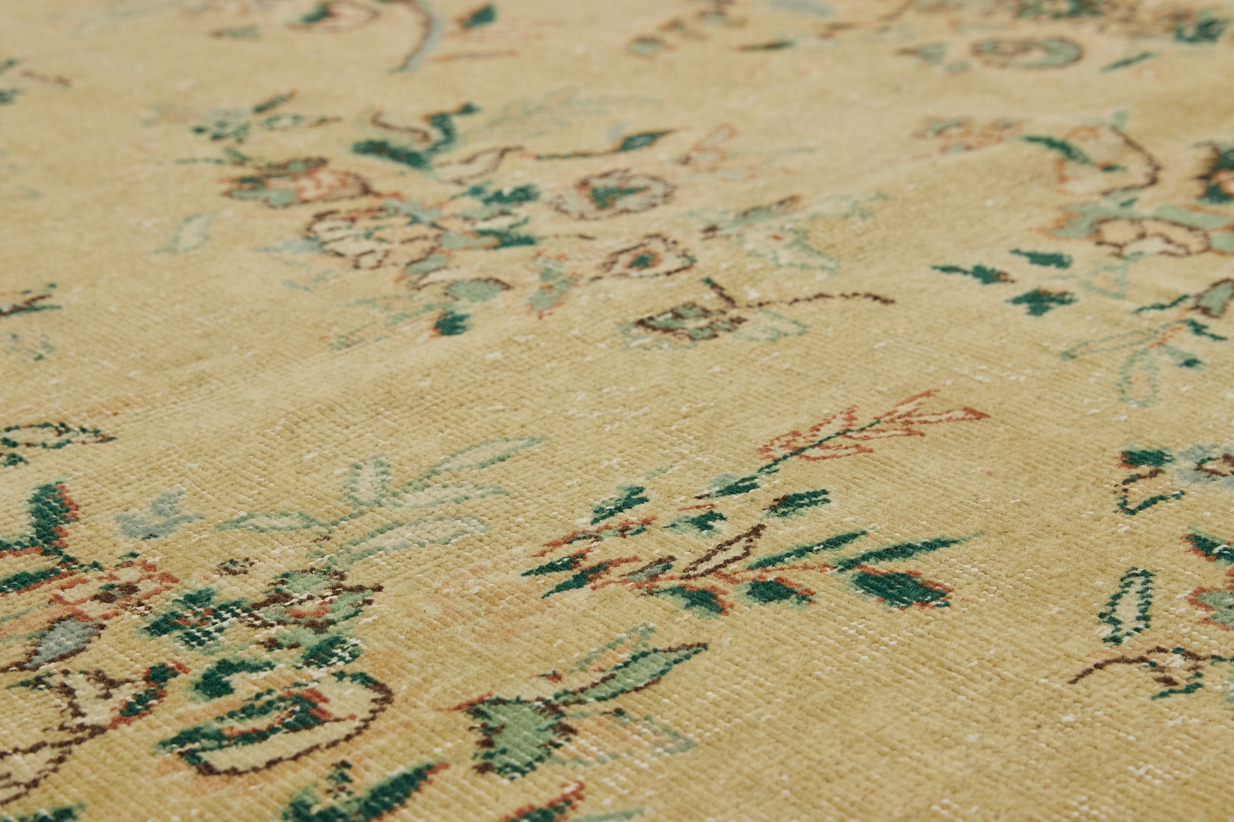 1970's Vintage Redefined - Milan's Luxurious Carpet Weaving