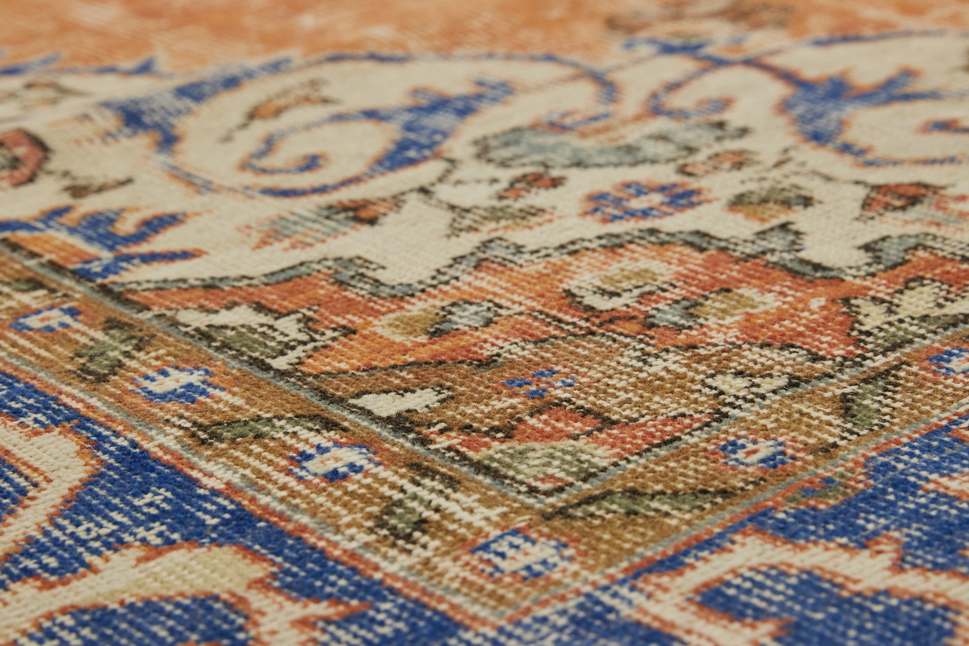 Moira - Fusion of Tradition in Modern Rug Craft