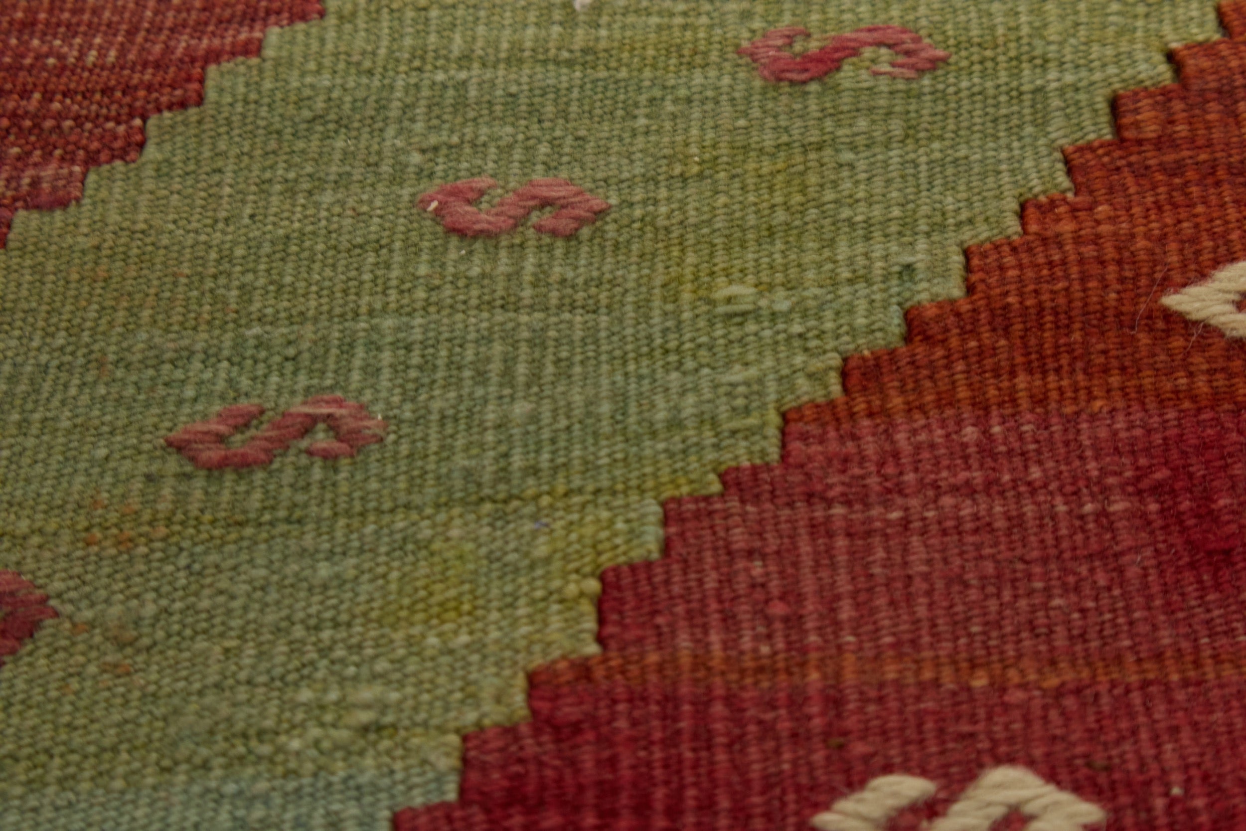 Discover the striking allure of the Nathaly vintage rug. | Kuden Rugs