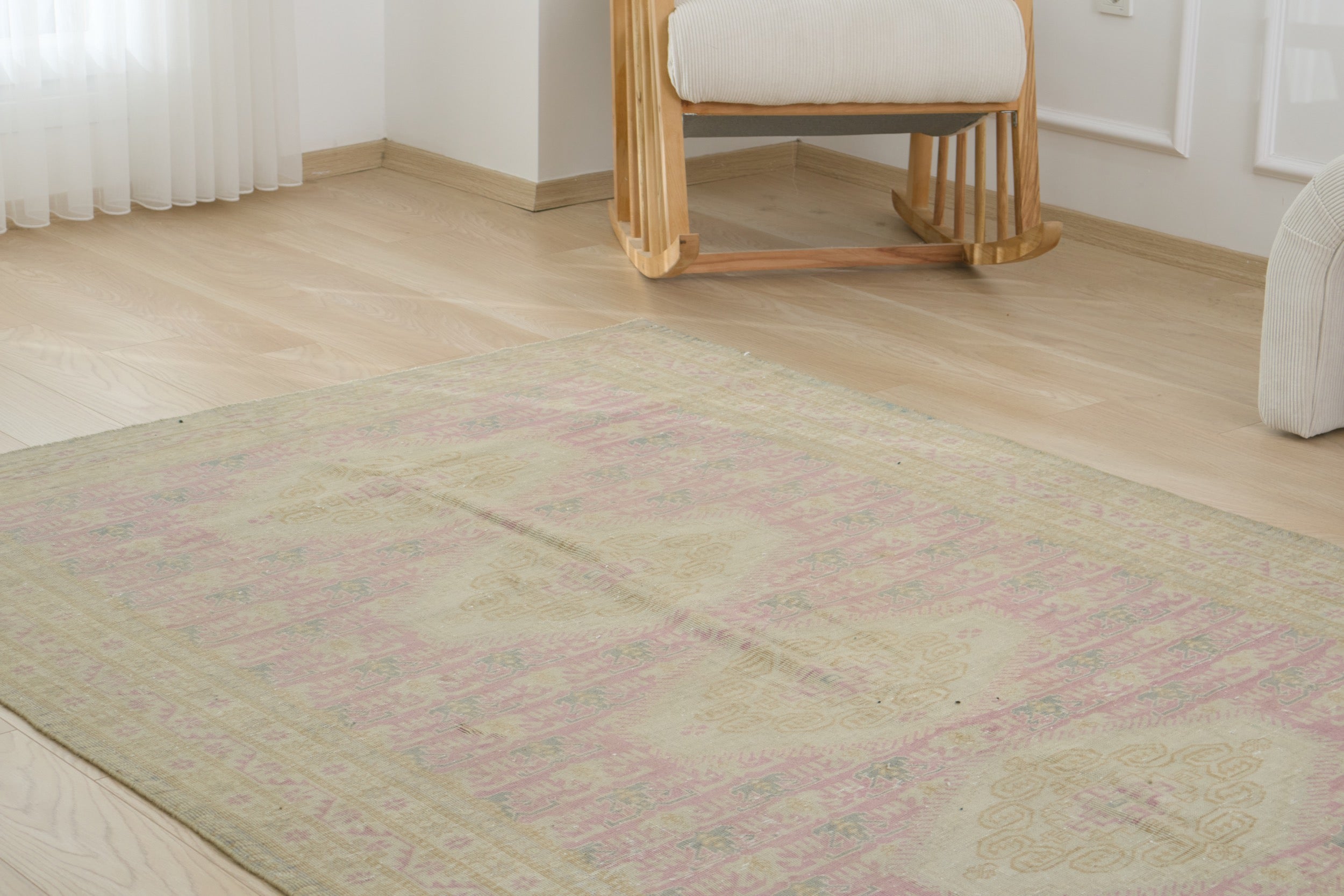 Nessie | A Symphony of Style and Tradition | Kuden Rugs