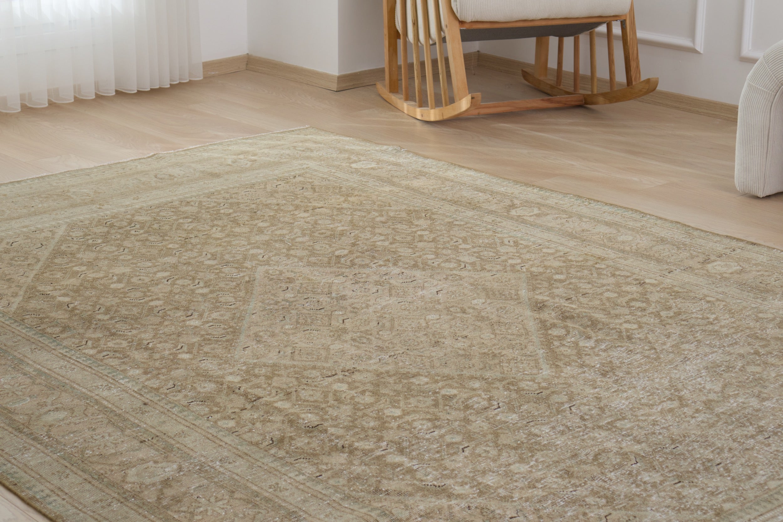 Nora | Medallion Majesty in Mahal Style | Kuden Rugs