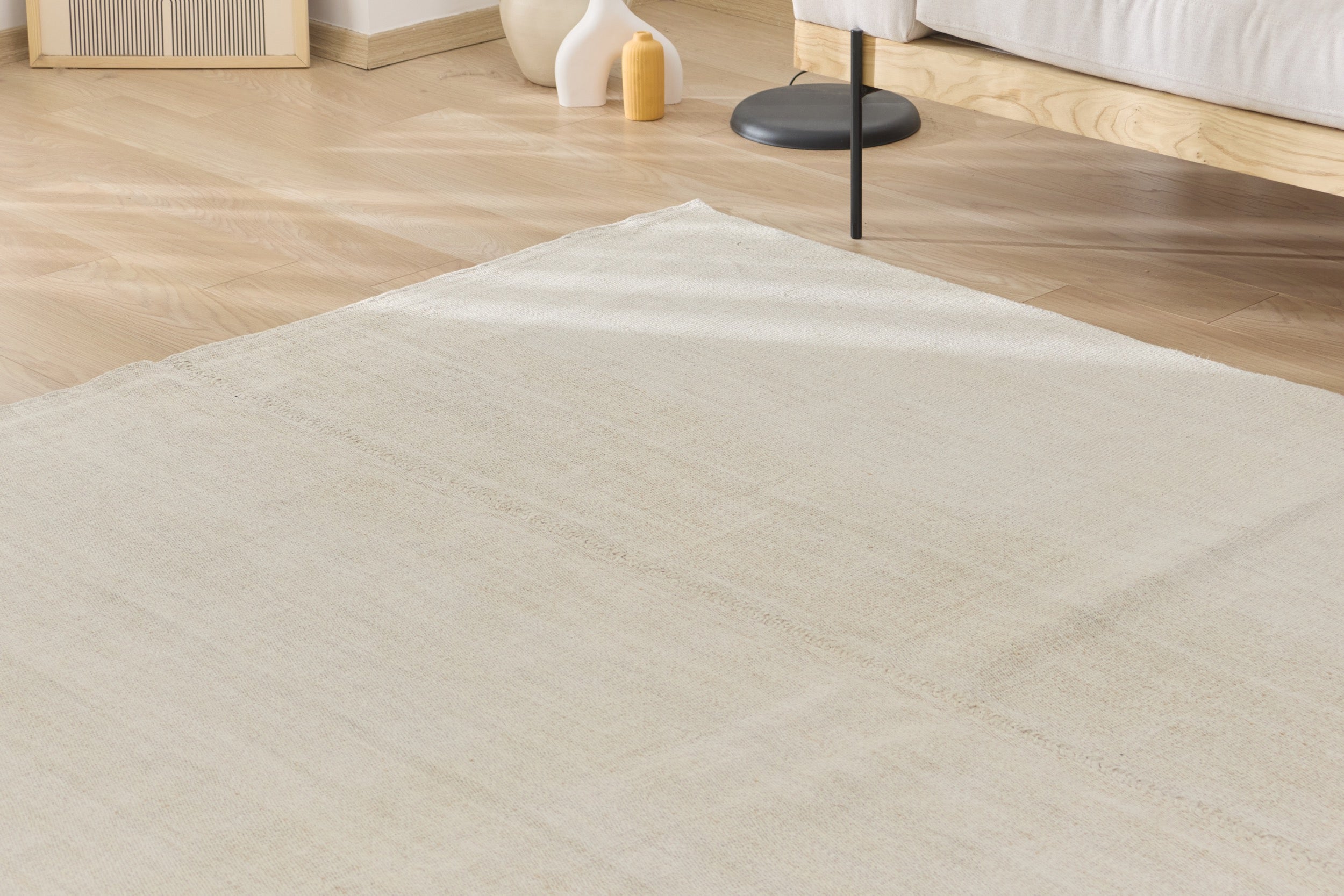 Taves: An Expansive Turkish Hemp Rug with a Crisp, Clean Palette | Kuden Rugs