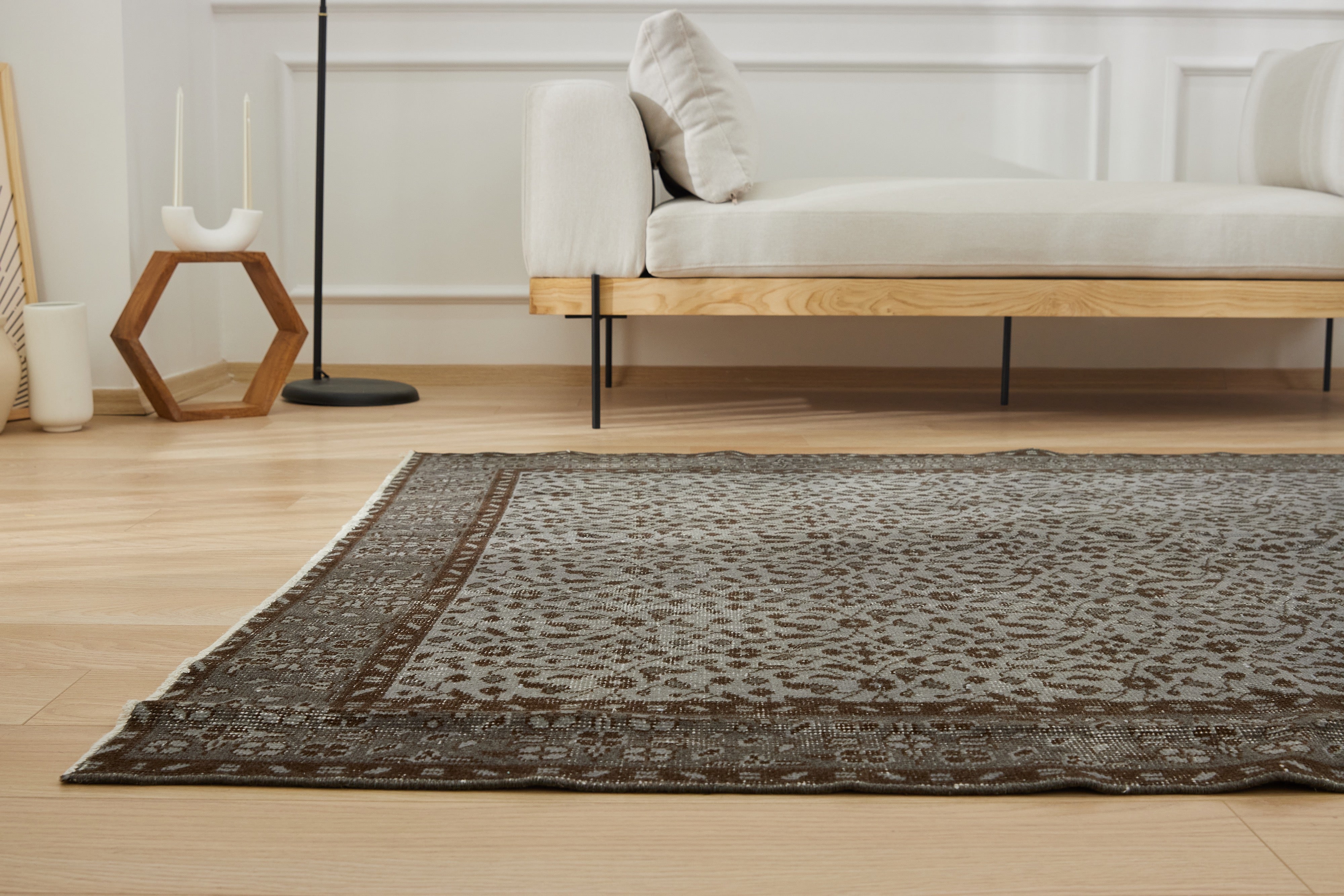 Vienna - Fusion of Timeless Design and Modern Rug Style | Kuden Rugs