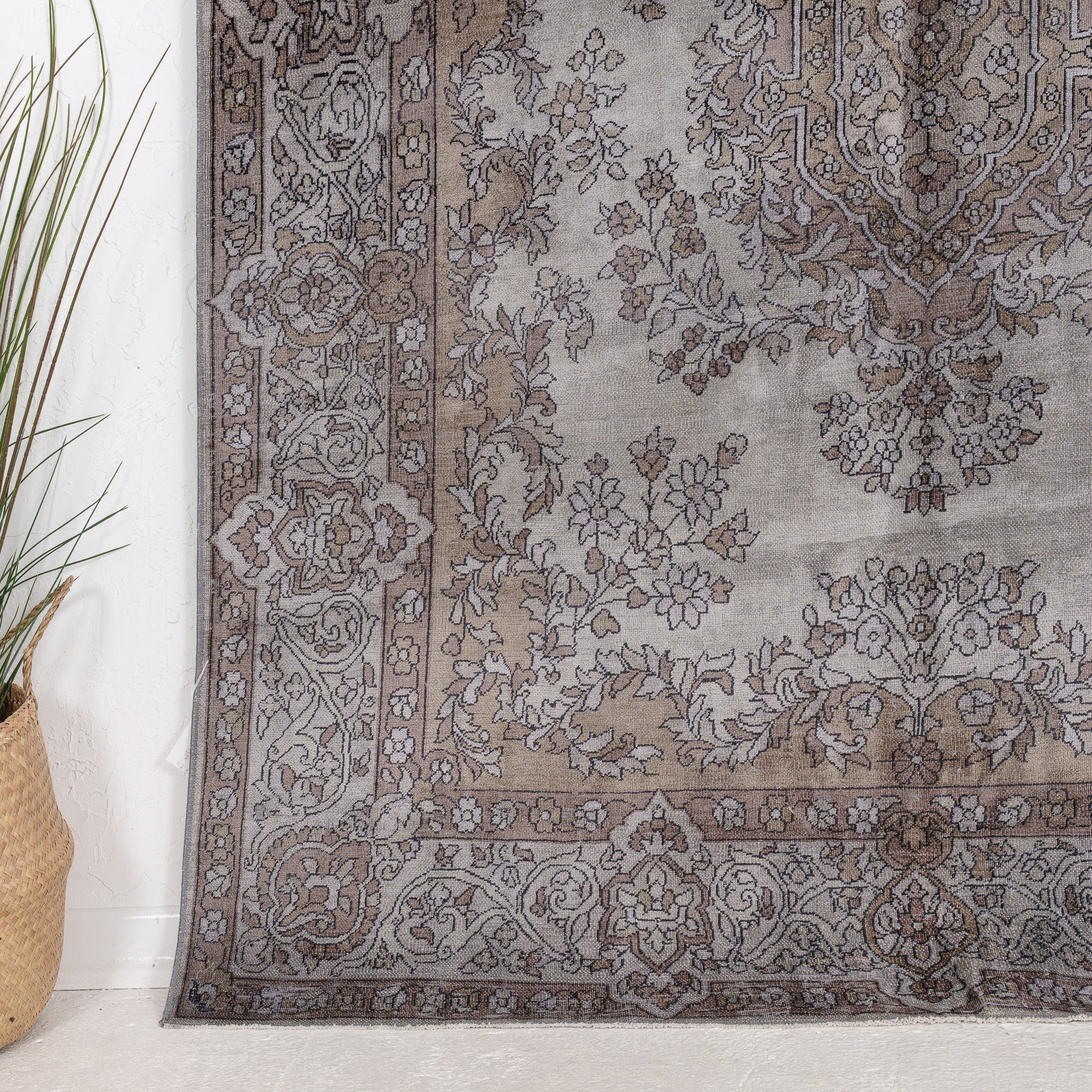 Faelaria - Vintage Indian Area Rug