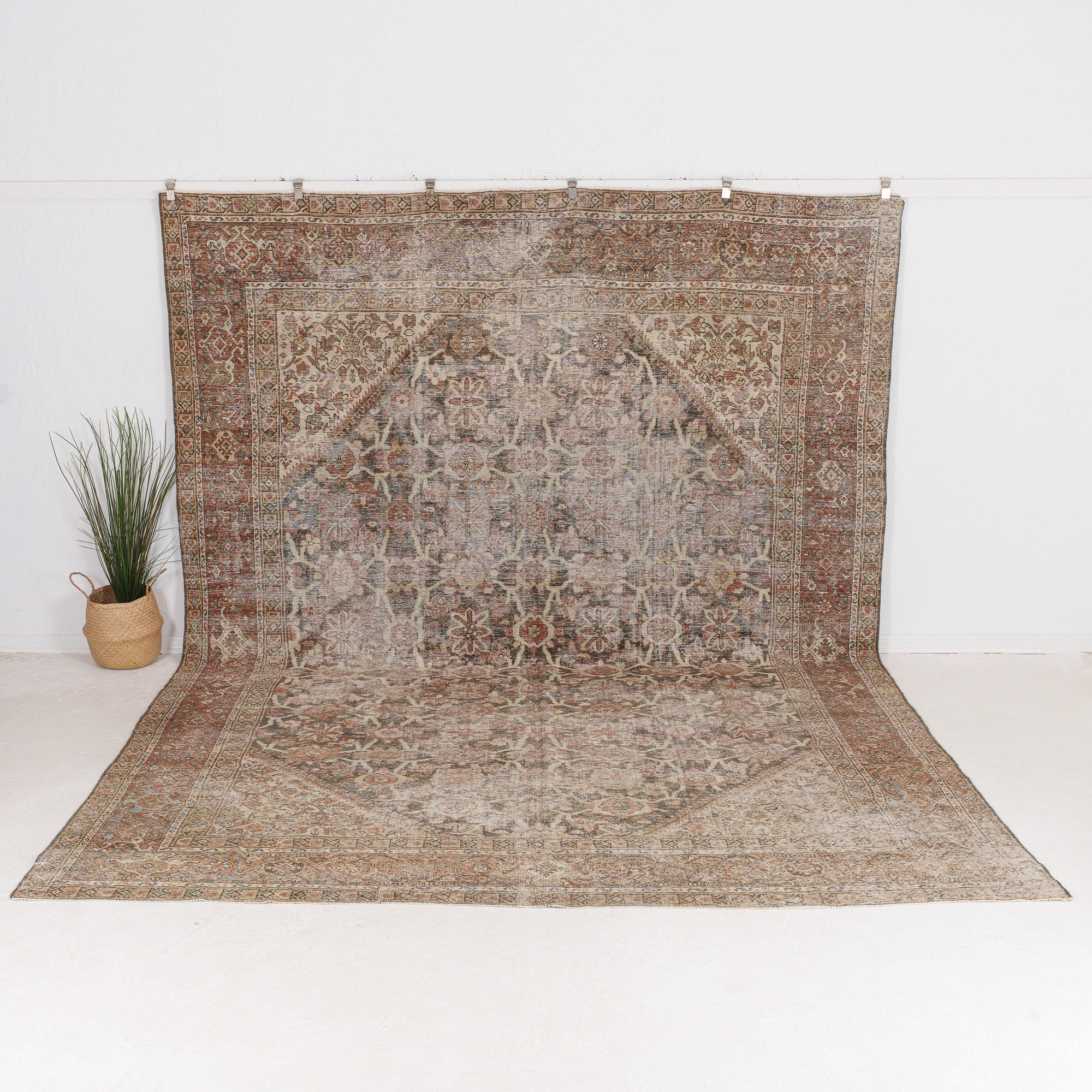 Daevara - Vintage Persian Area Rug