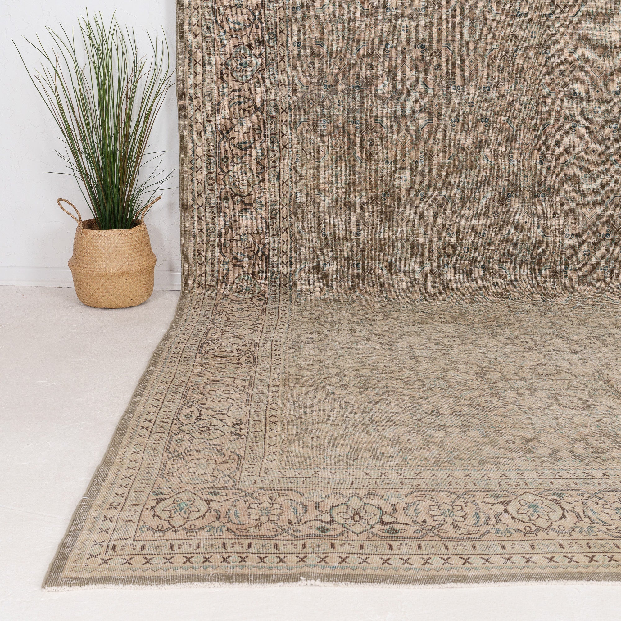 Daevena - Vintage Persian Area Rug