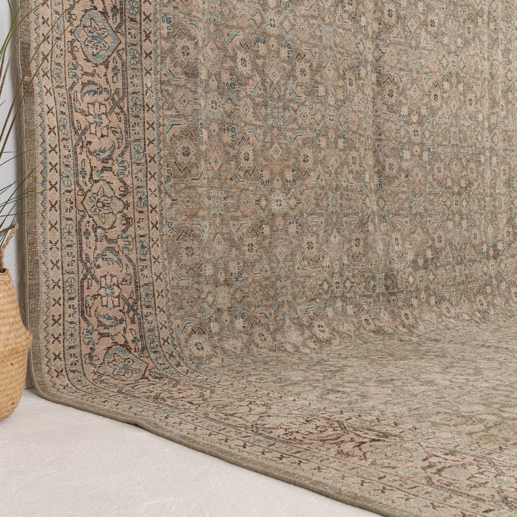 Daevena - Vintage Persian Area Rug