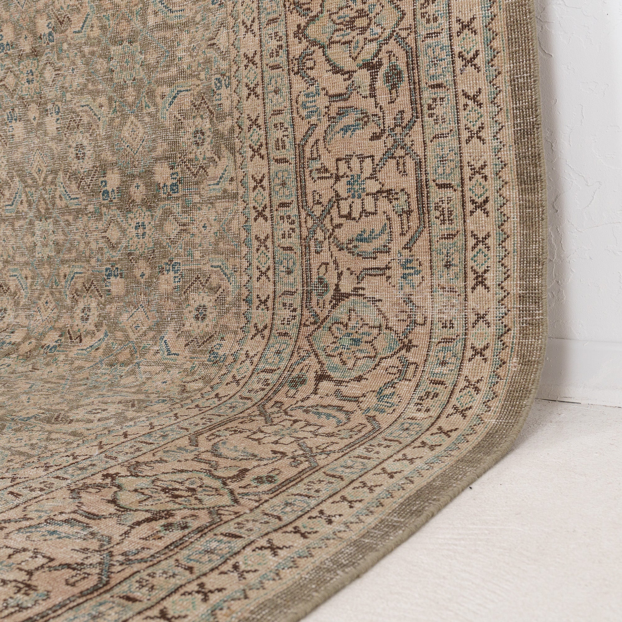 Daevena - Vintage Persian Area Rug