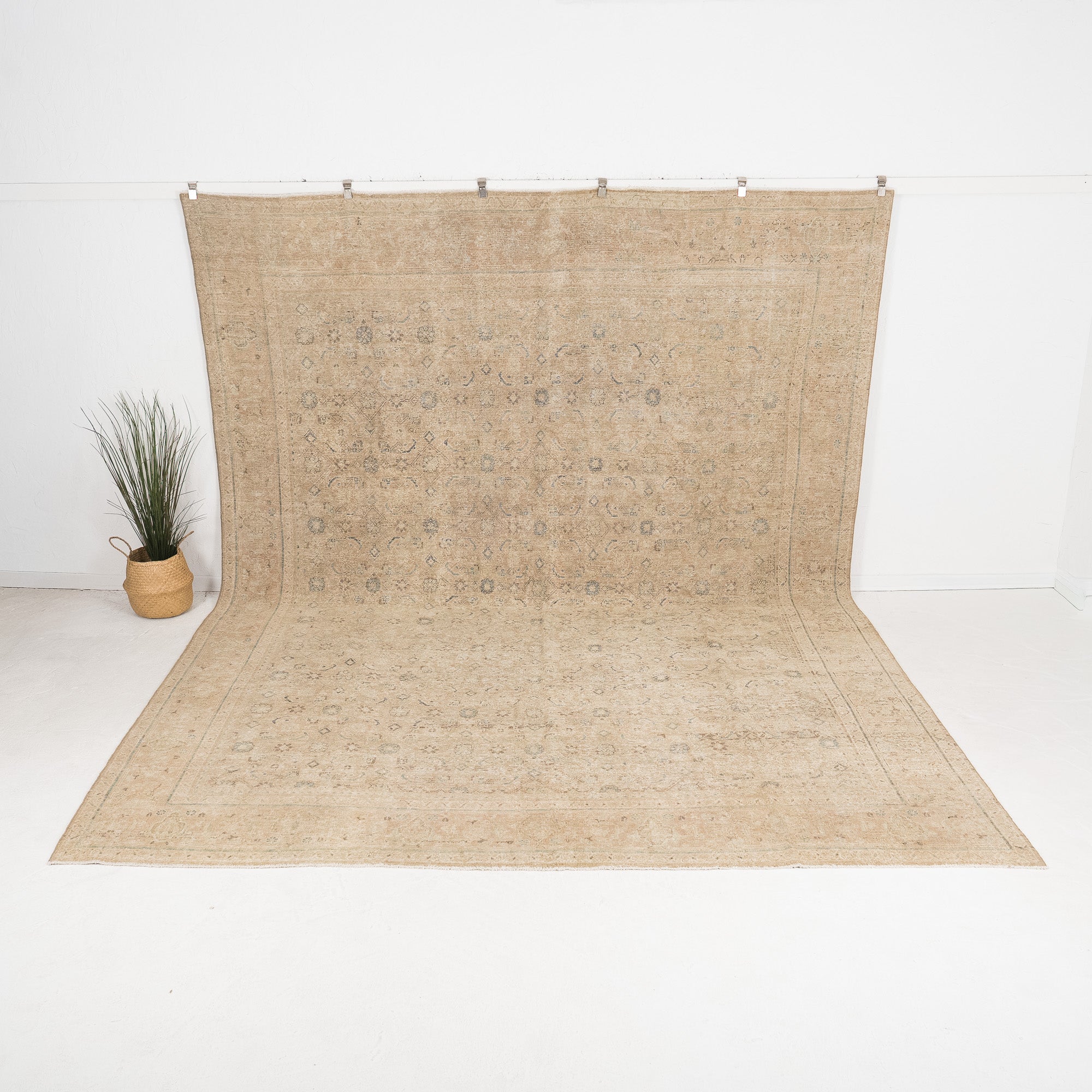Thaliora - Vintage Persian Area Rug