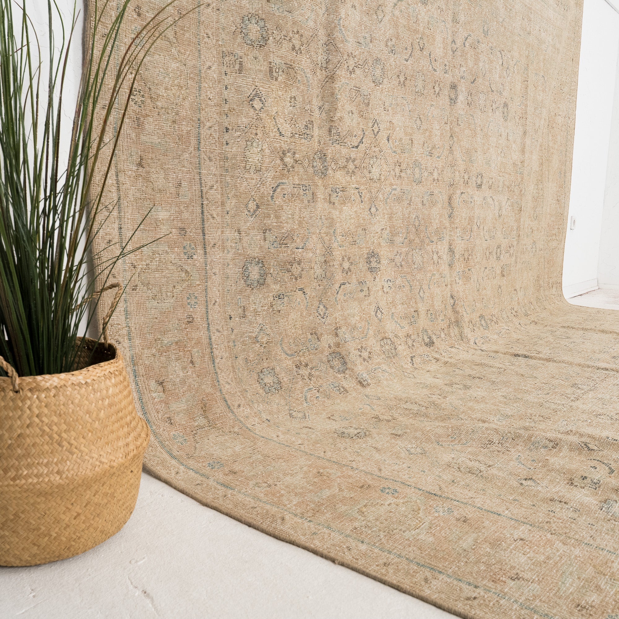 Thaliora - Vintage Persian Area Rug
