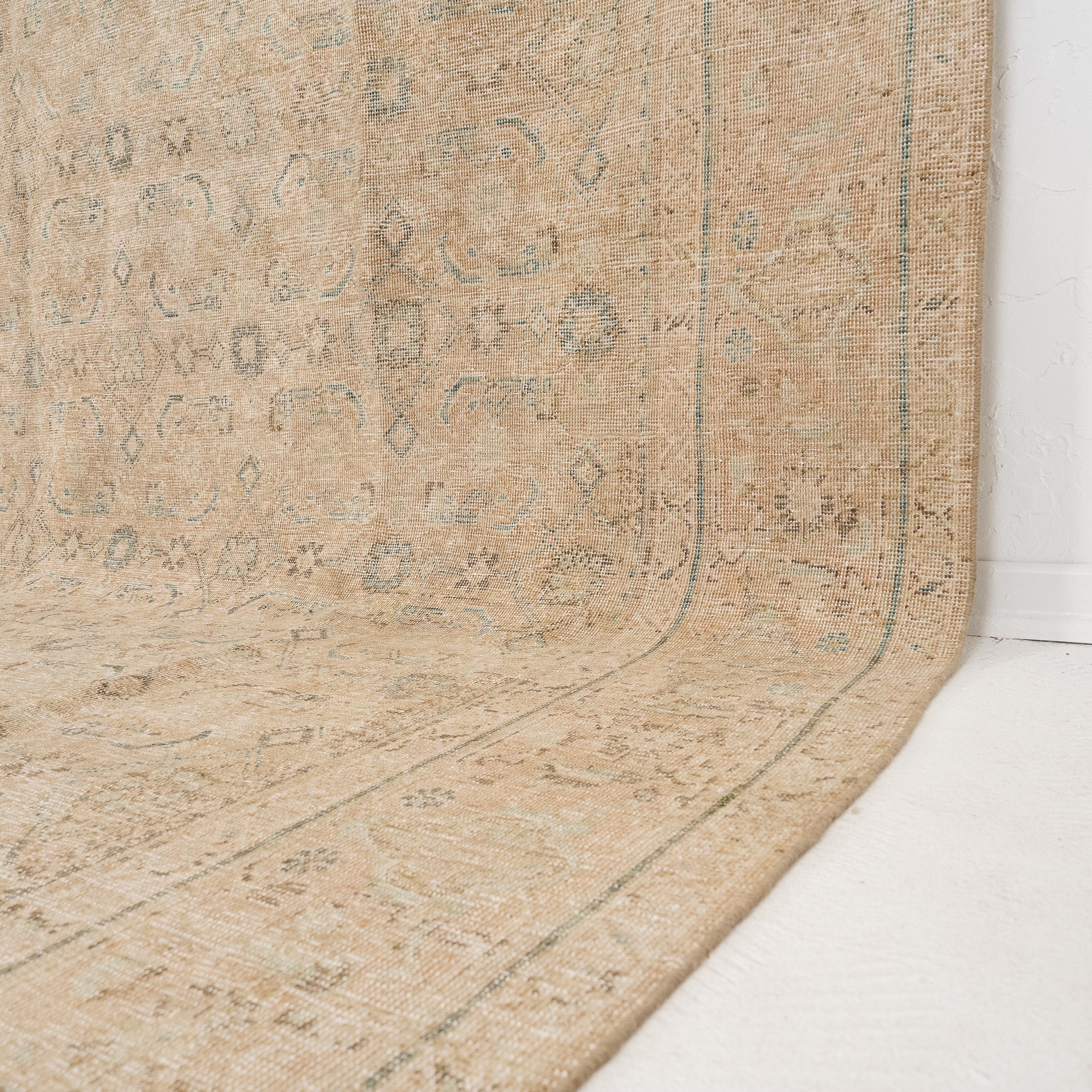 Thaliora - Vintage Persian Area Rug