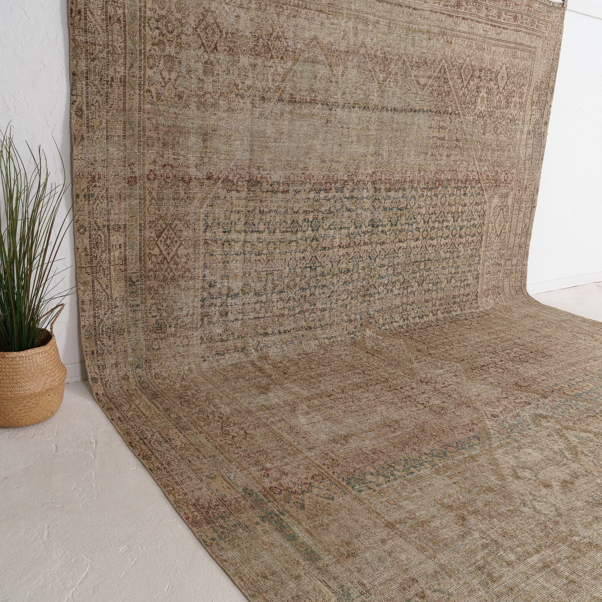 Faela - Vintage Persian Area Rug