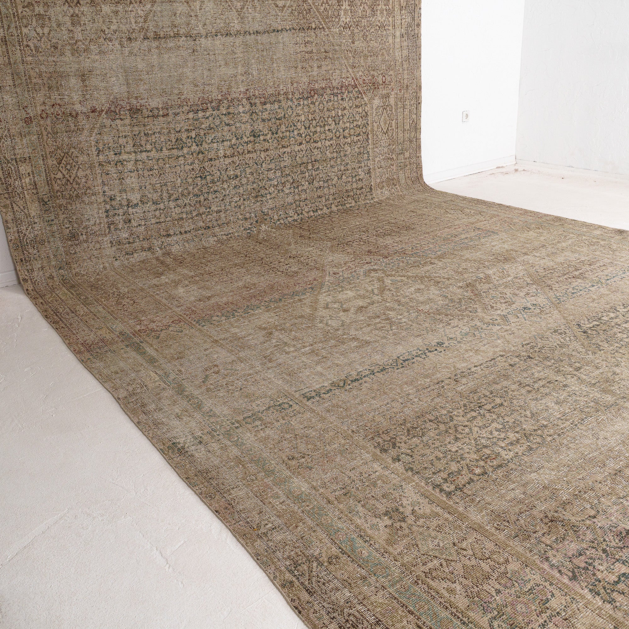 Faela - Vintage Persian Area Rug