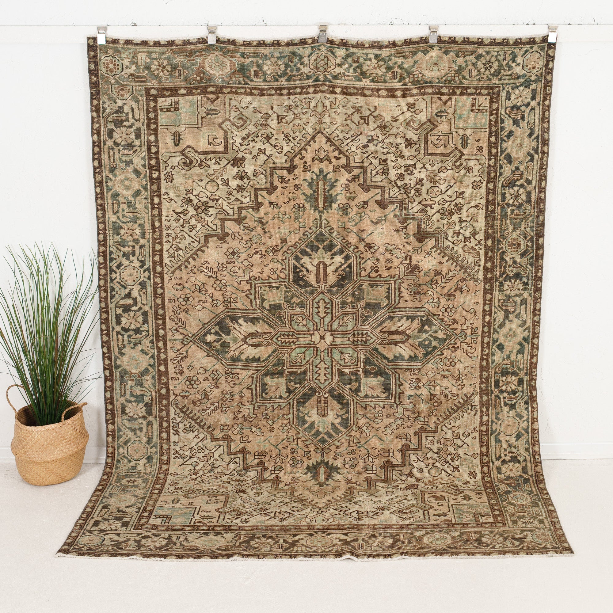 Lalivoria - Vintage Persian Area Rug