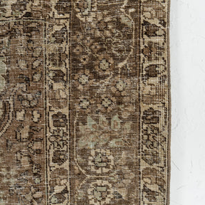 Classic area rug in 6x10 dimensions, crafted in persian