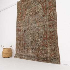 Classic area rug in 5x7 dimensions, crafted in persian