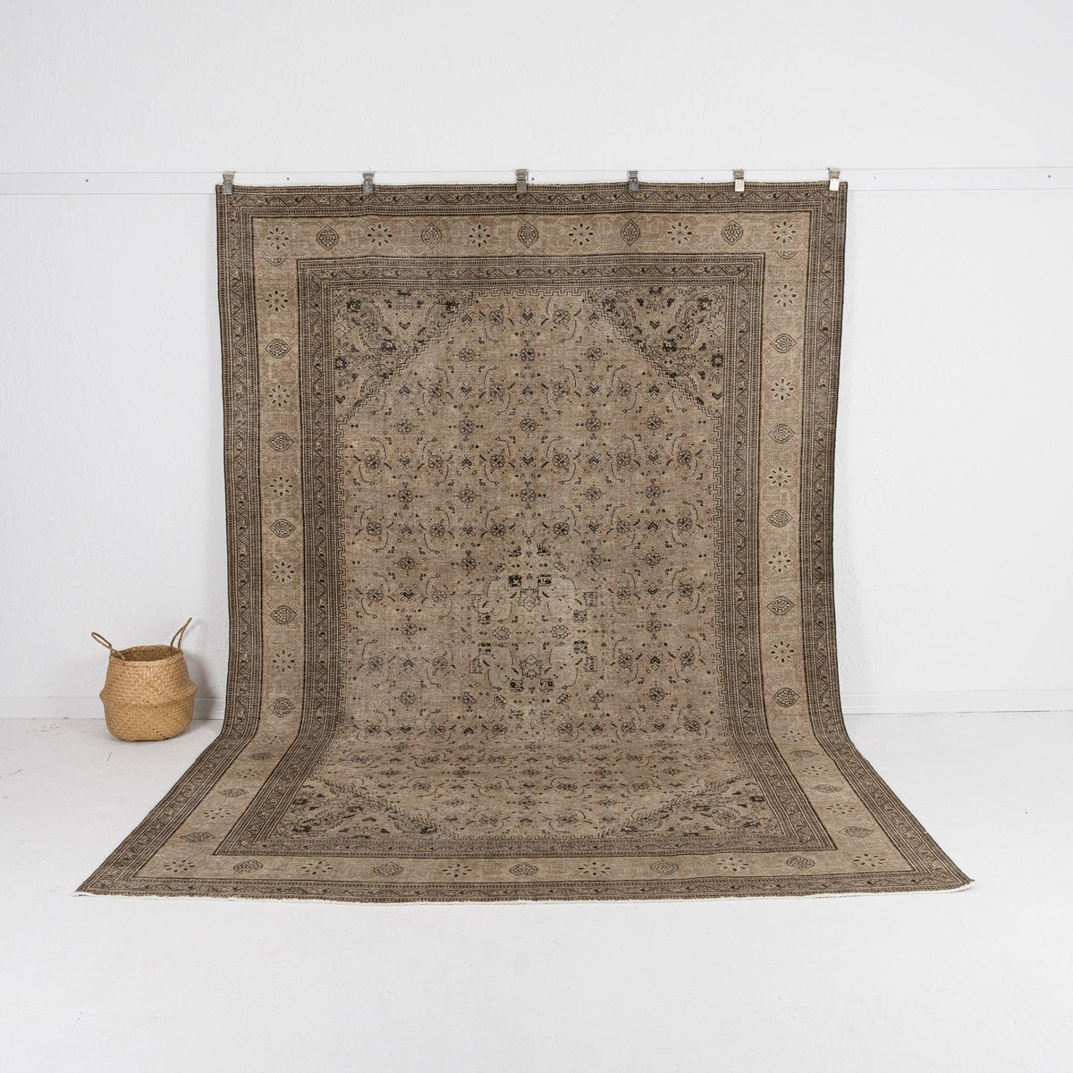 beige vintage 7x11 area rug - perfect for the living room, bedroom, entryway, office, dining room