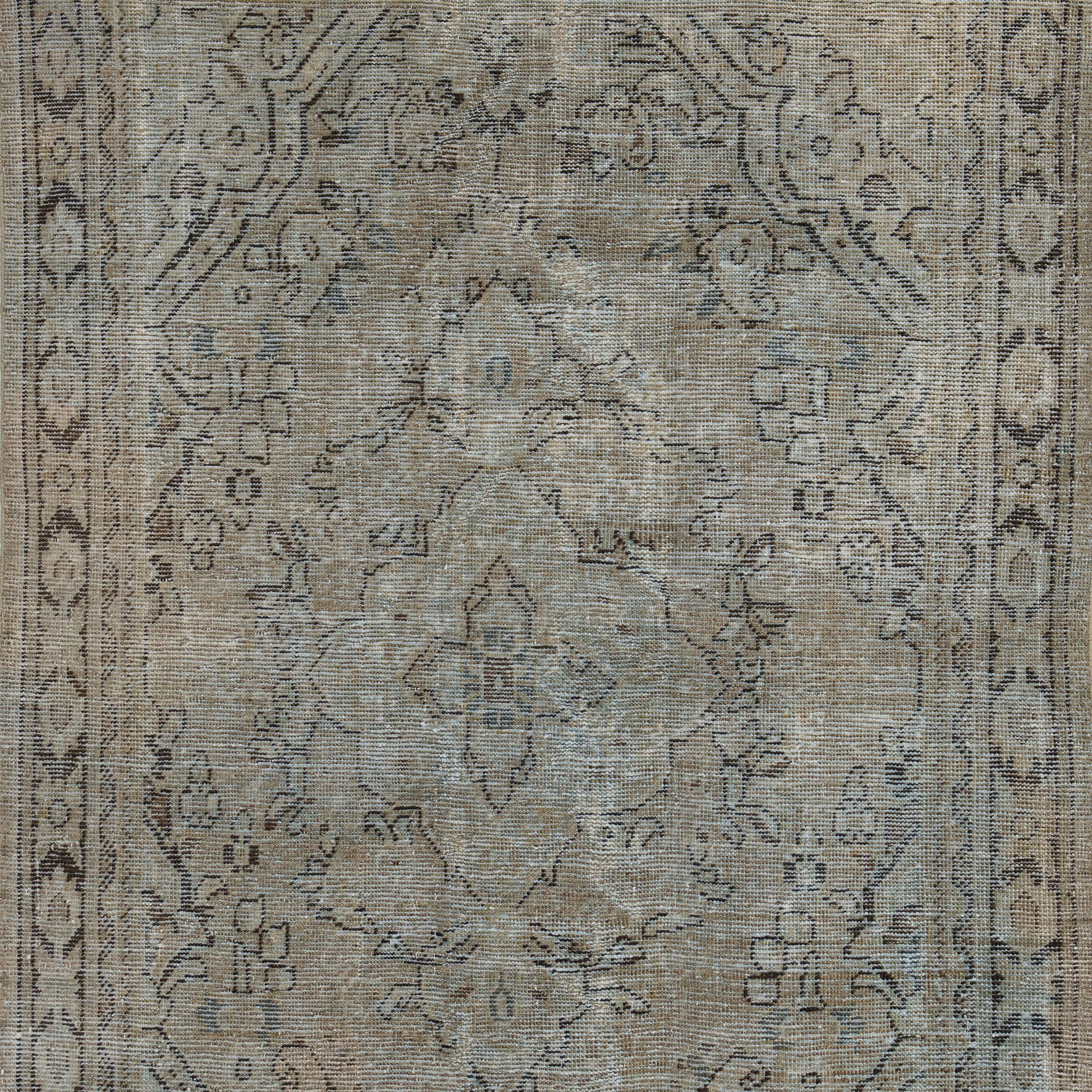 Aracelis - Oriental Rug, Exquisite Antique Design