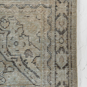 Classic area rug in 4x6 dimensions, crafted in persian